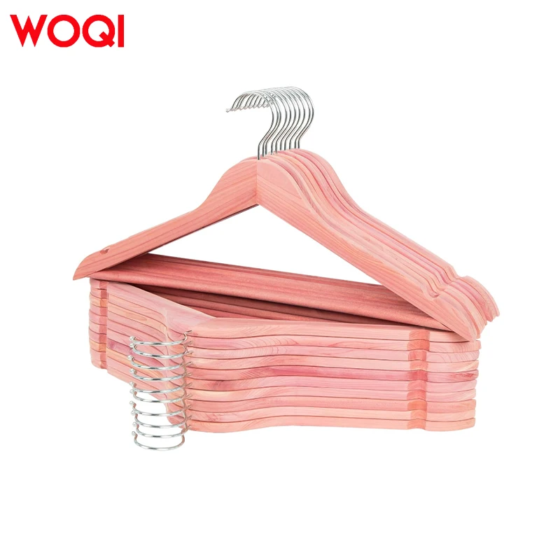 WOQI Red Cedar Wood Hangers Swivel Hook Notches Dress Jacket Lacquer Customizable Logo Bulk Living Room