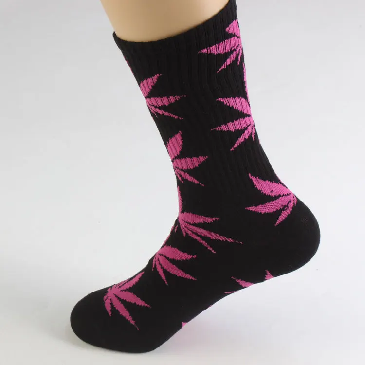 
Manufacturer Fashion street style Custom logo Maple Leaf weed Pattern outdoor sport cotton crew socks for men 