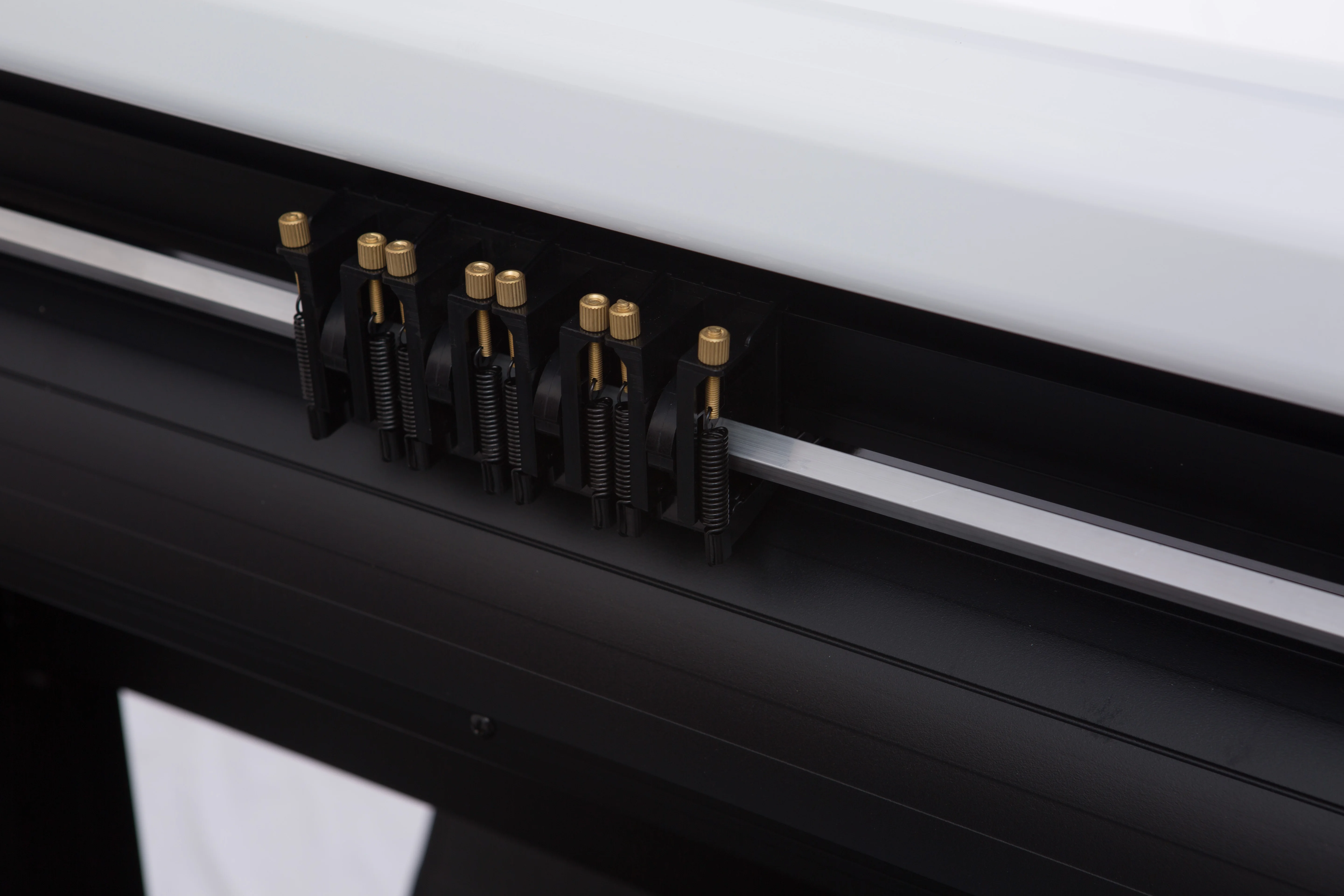 720mm flat cutting plotter camera auto contour automatic cutting plotter servo motor auto feeding label cutter EH-720ASF