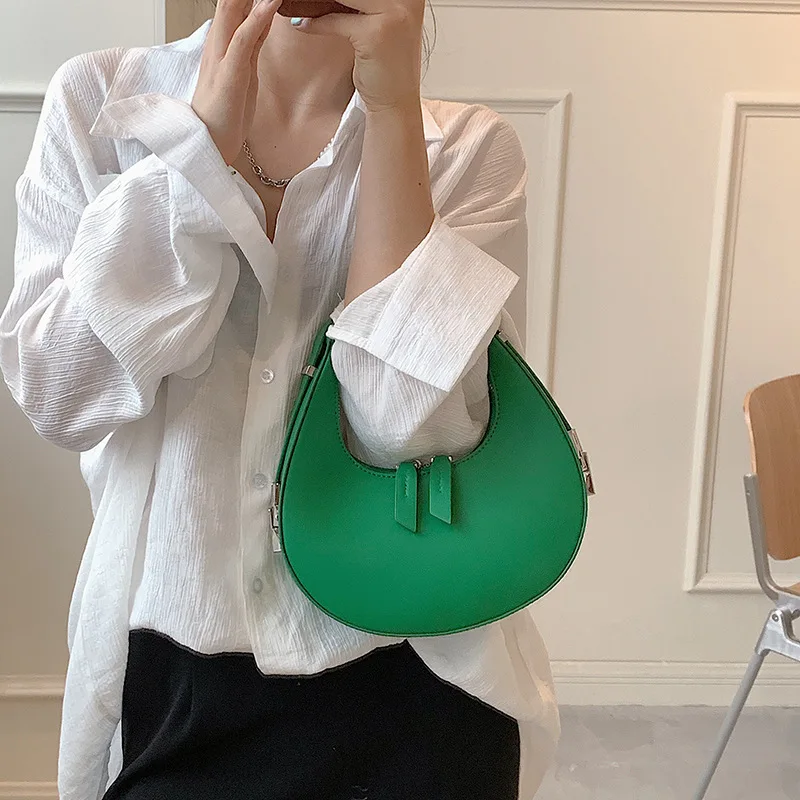 Simple and fashionable crescent saddle bag 2022 popular new summer foreign style ins shoulder underarm bag