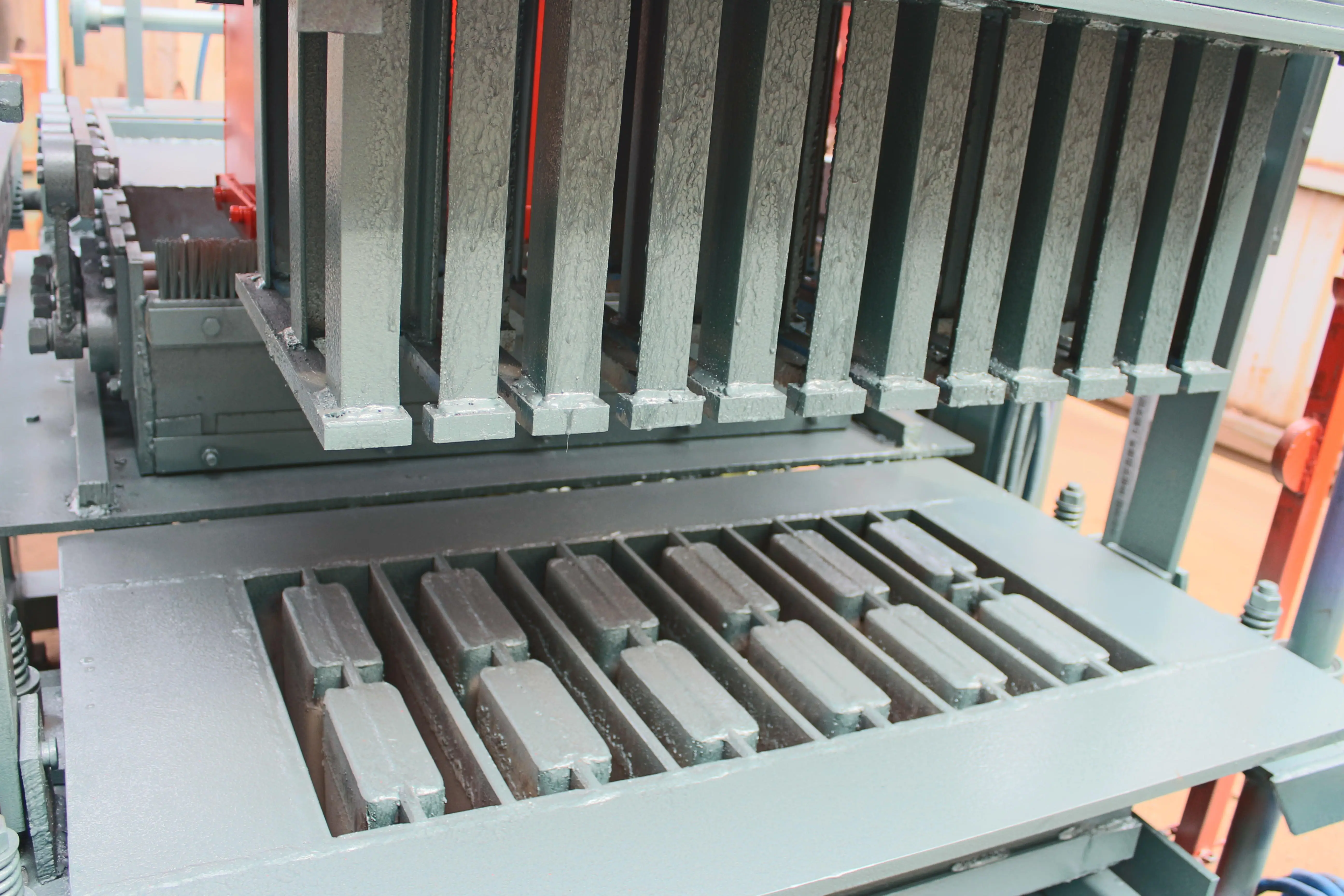 brick making machine QT4-25B Molds can be customized and replaced automatic interlocking block machine