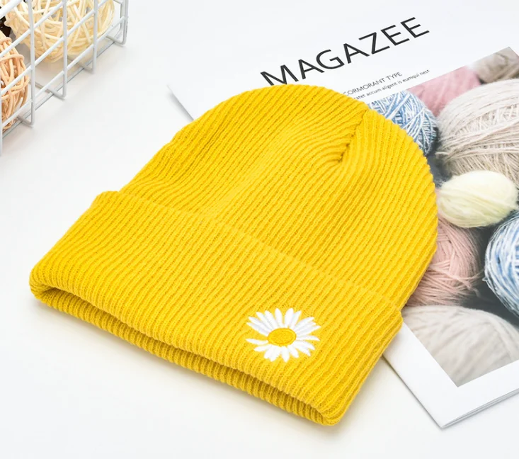 High Quality Winter Warm and thickened cashmere Daisy smiling face Wool Hat Beanie cute curled knitted hat dailogo custom hat