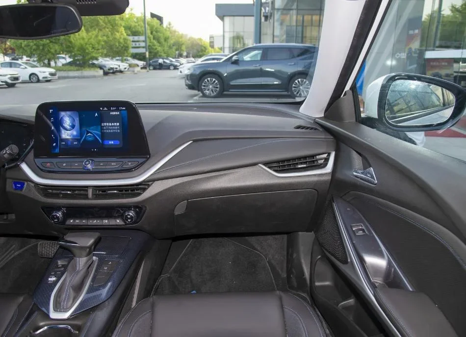 Eco-Friendly High Speed Electric Car with Pure Electric SUV Performance