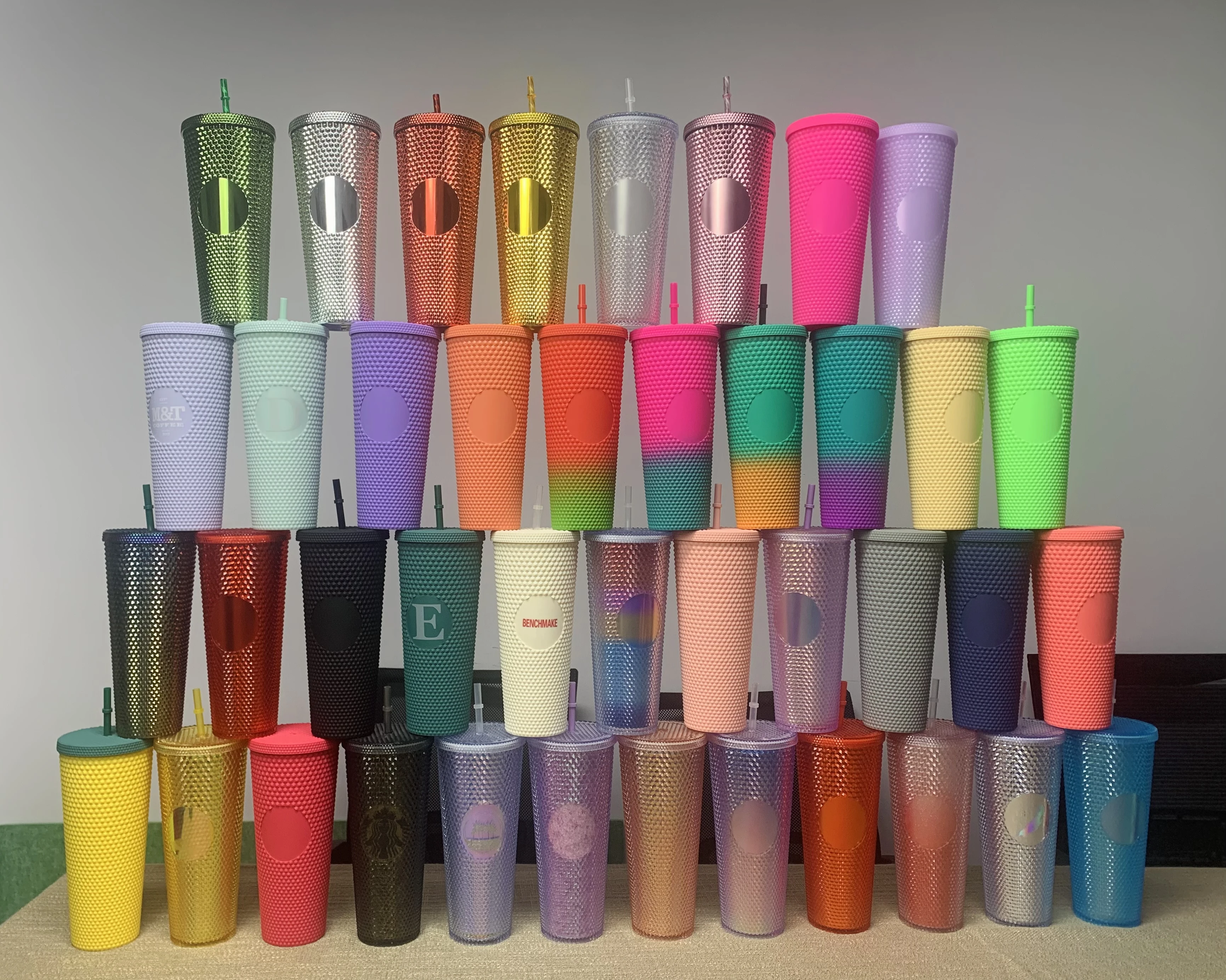 2021 popular hot sale studded tumbler 24oz double wall plastic cup reusable plastic beverage tumbler  studded cups