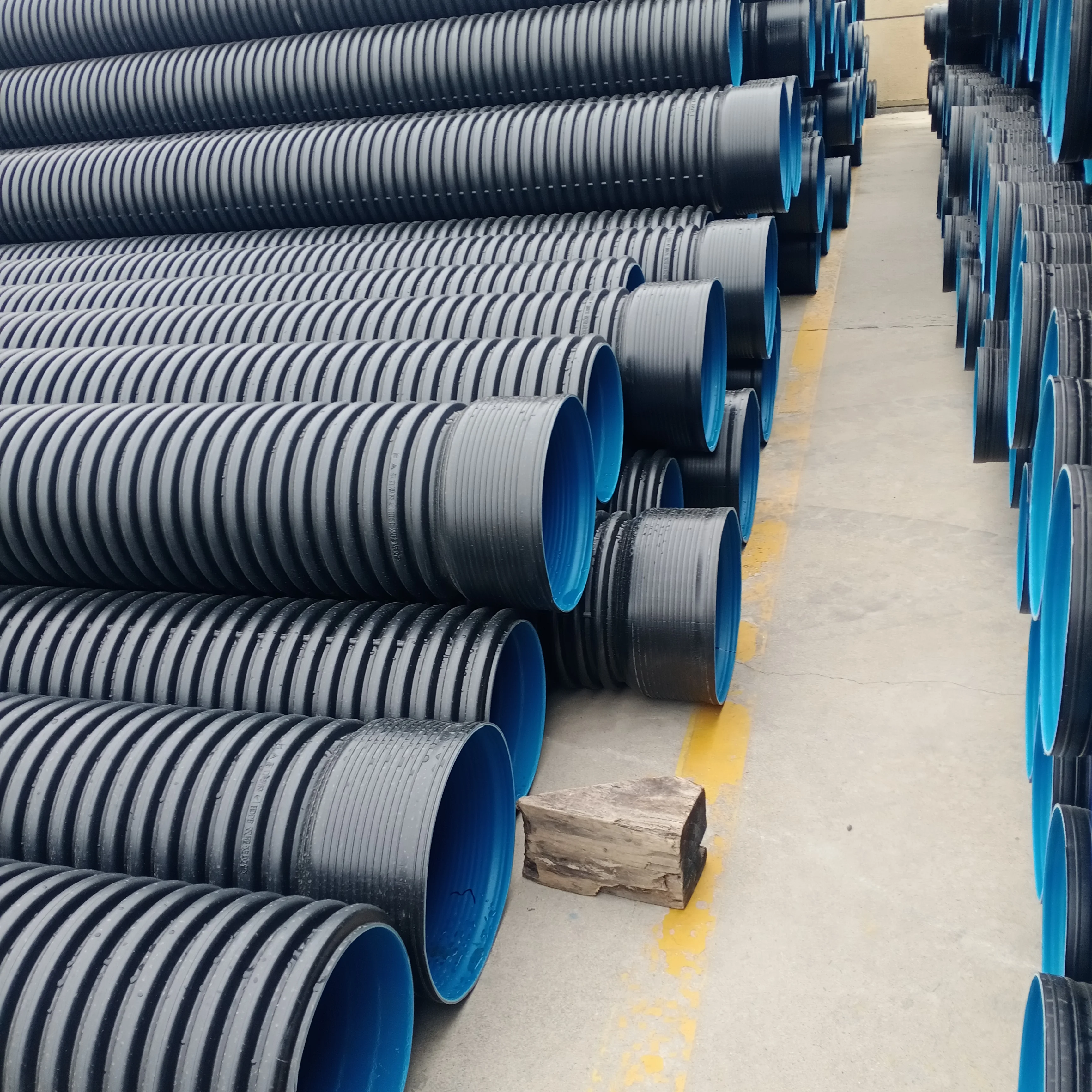 Factory-Direct PE Culvert Pipe Drainage HDPE Two-Wall Corrugated With DN100 200mm 300mm Sizes Flexible Durable Moulding Service