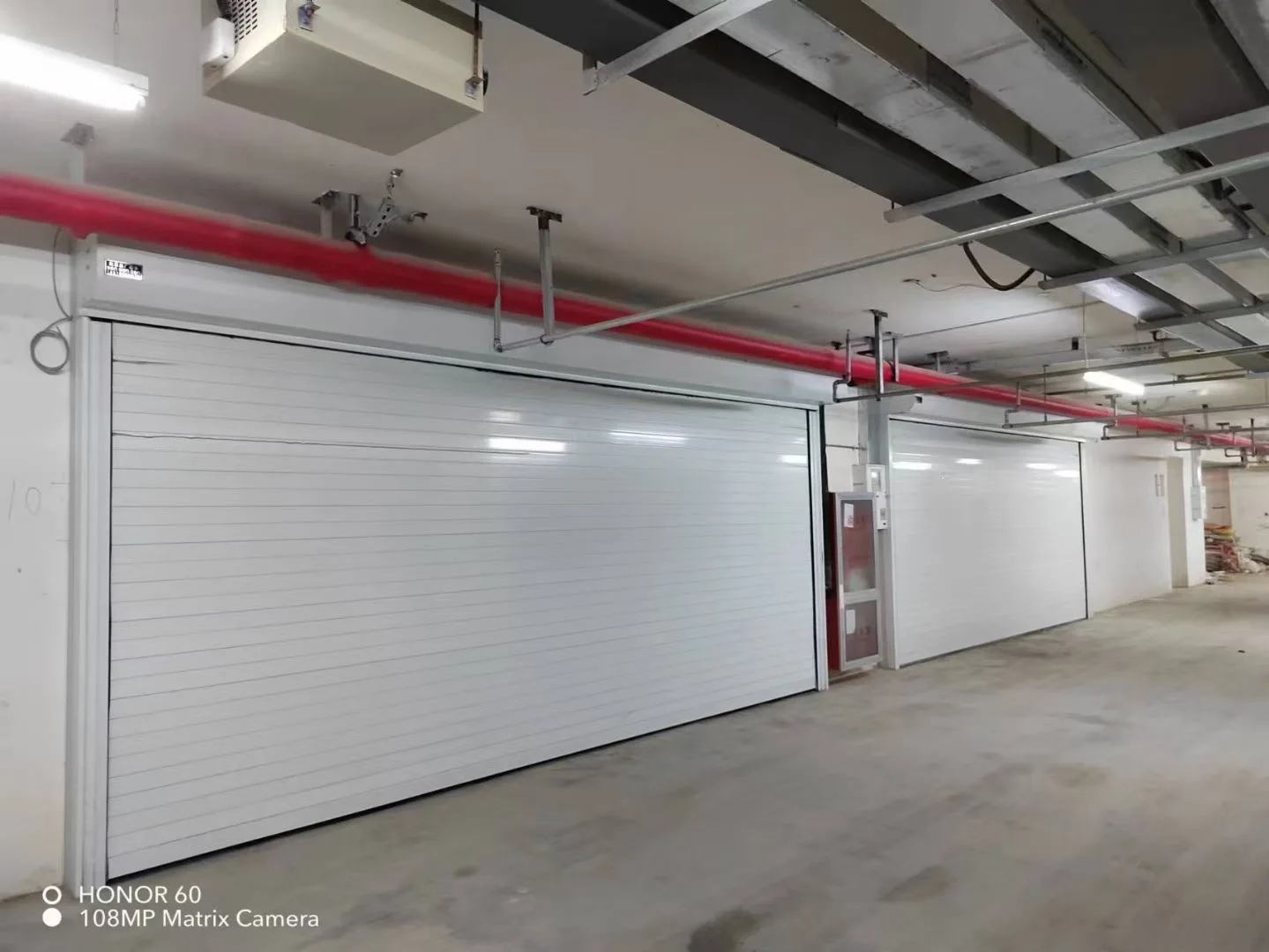 China manufacturers Modern Villa Frameless aluminum Automatic/Smart rolling Garage Doors for houses