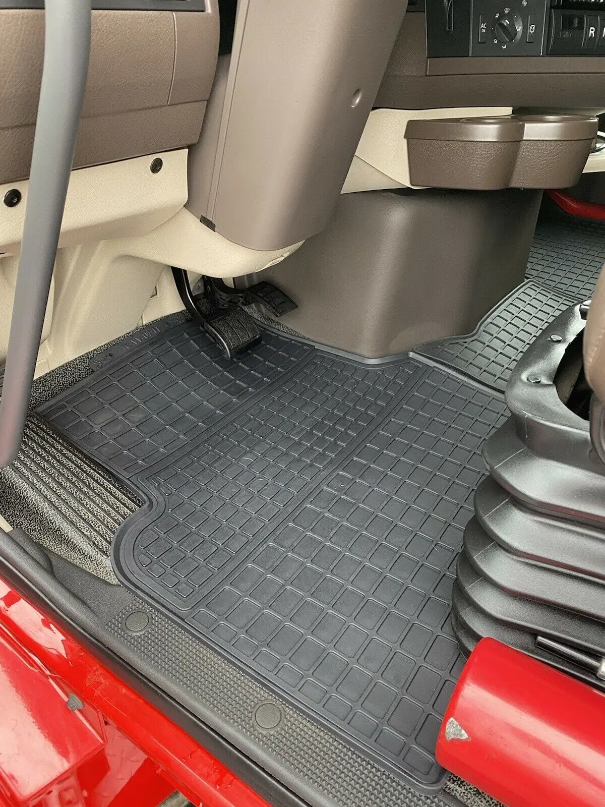 All Weather Durable 2D Latex/PVC/Rubber Truck Mat Car Mat for International 4100 4200 4300 4400 7300 7400 7500 8500 MV607 MV60H