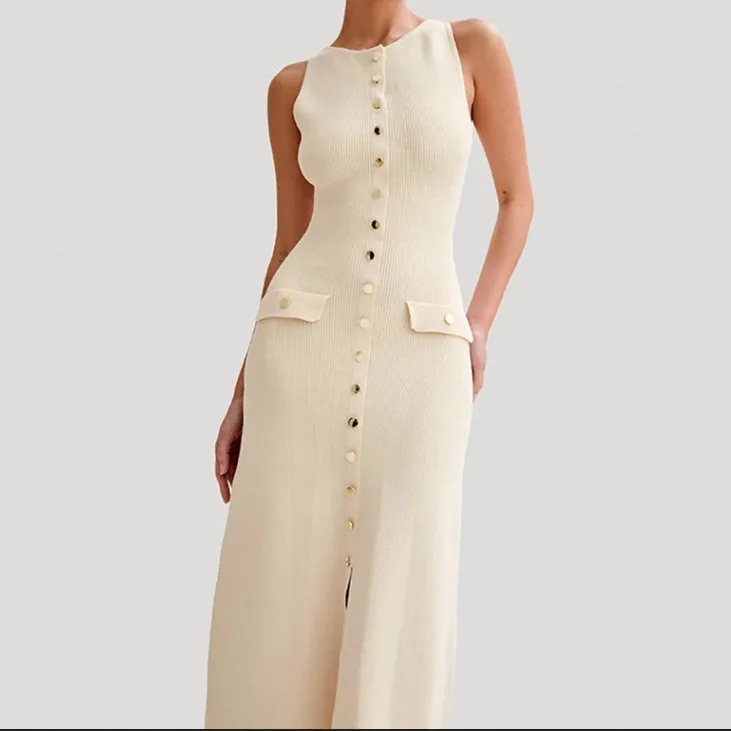 2024 New Sleeveless Vest Long Dress for Women Metal Buckle Decorated Knitted Sweater Dresses Boutique Clothes Factory Wholesale