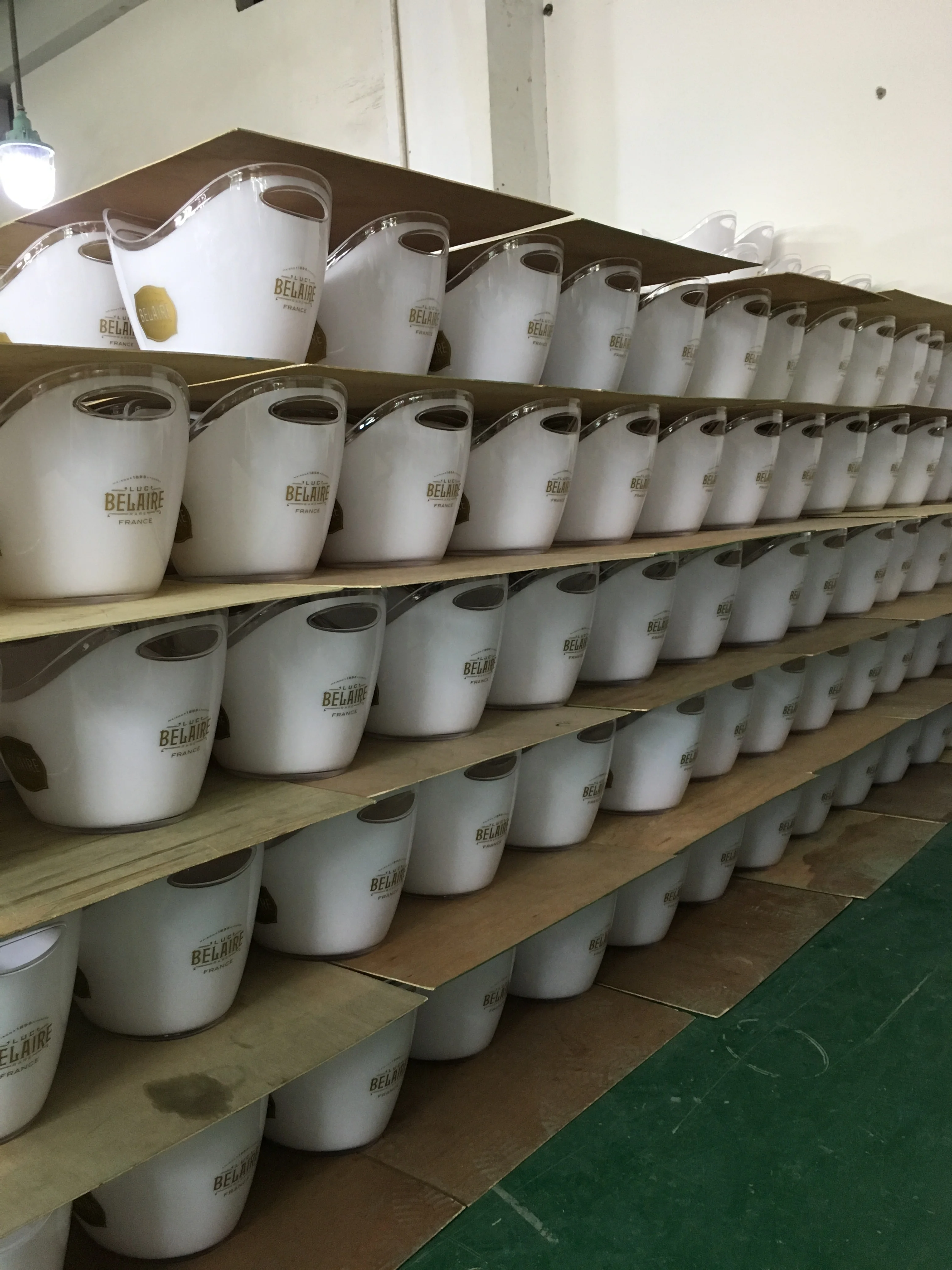 BSCI Belaire rose gold champagne silicone metal stainless luxury plastic cooler Led ice buckets with handle