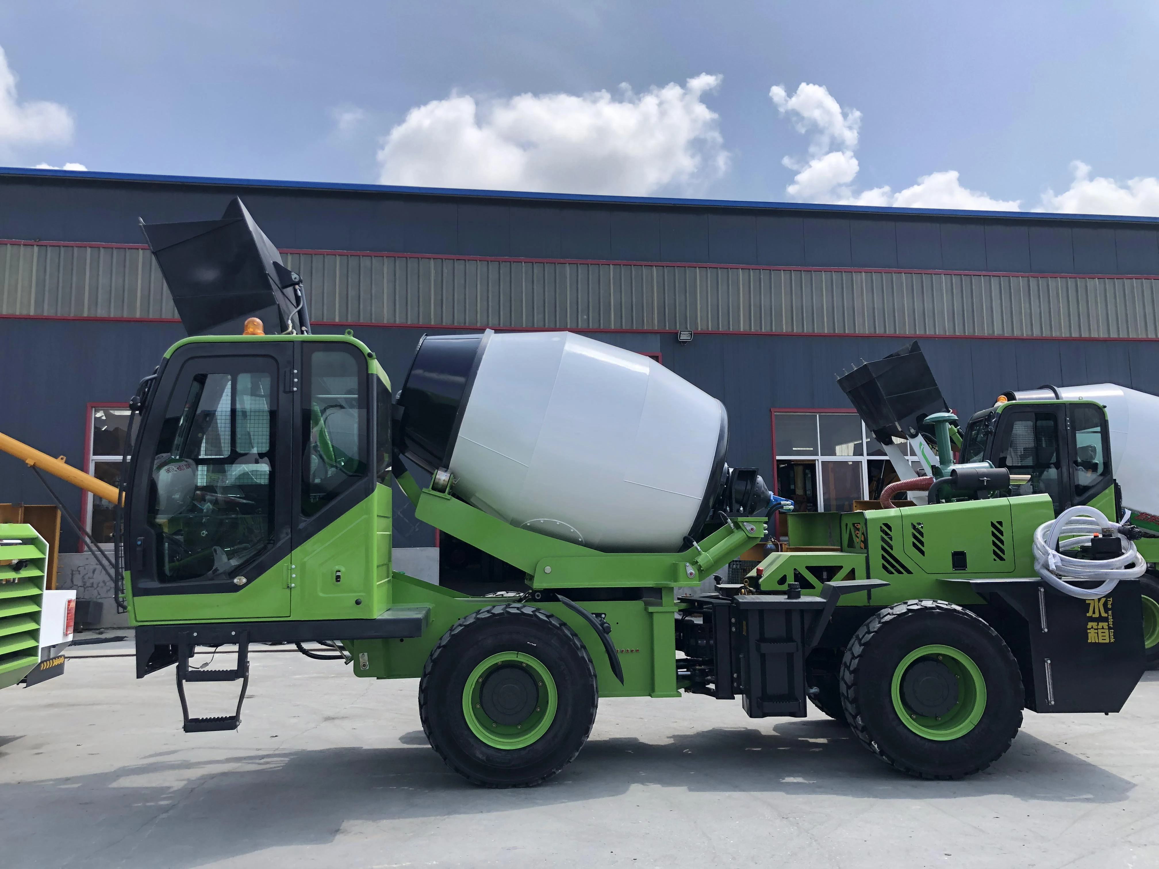 Factory price 1.5m3 2.5m3 3.5m3 4m3 5m3 self loading concrete mixer truck chinese concrete mixer