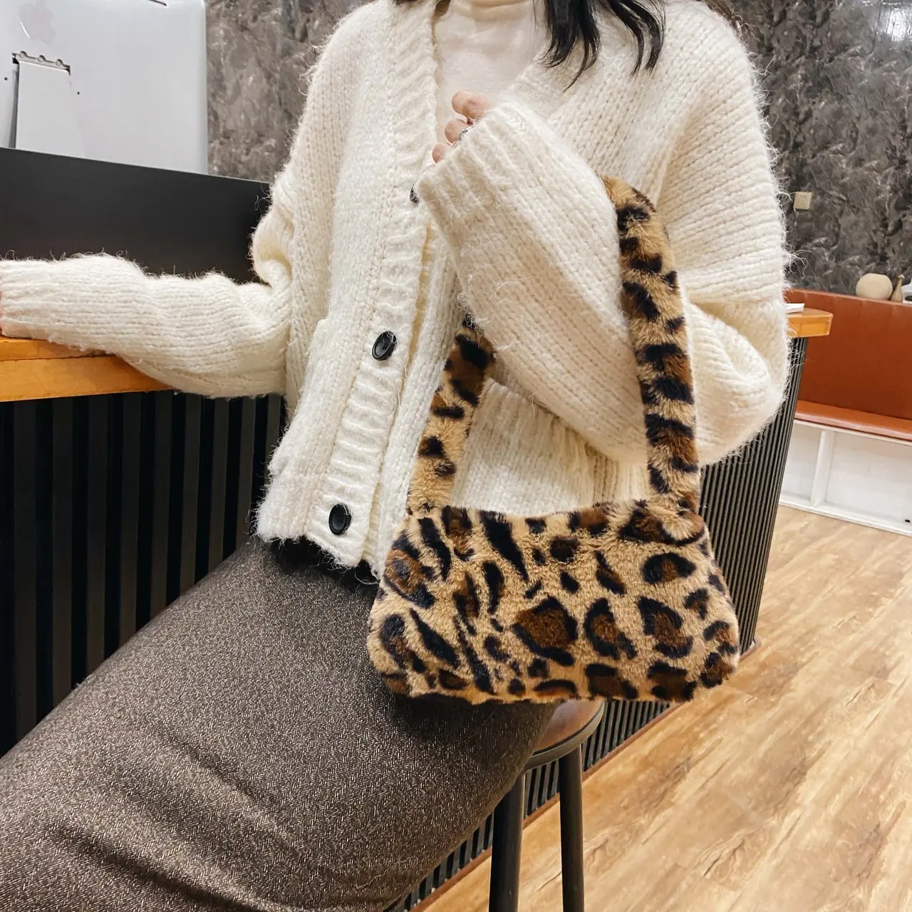 INS Fashion Women Cow Print Mini Shoulder Bags Winter Plush Underarm Bags Leopard Zebra Pattern Fluffy Hand Bags Travel Purses