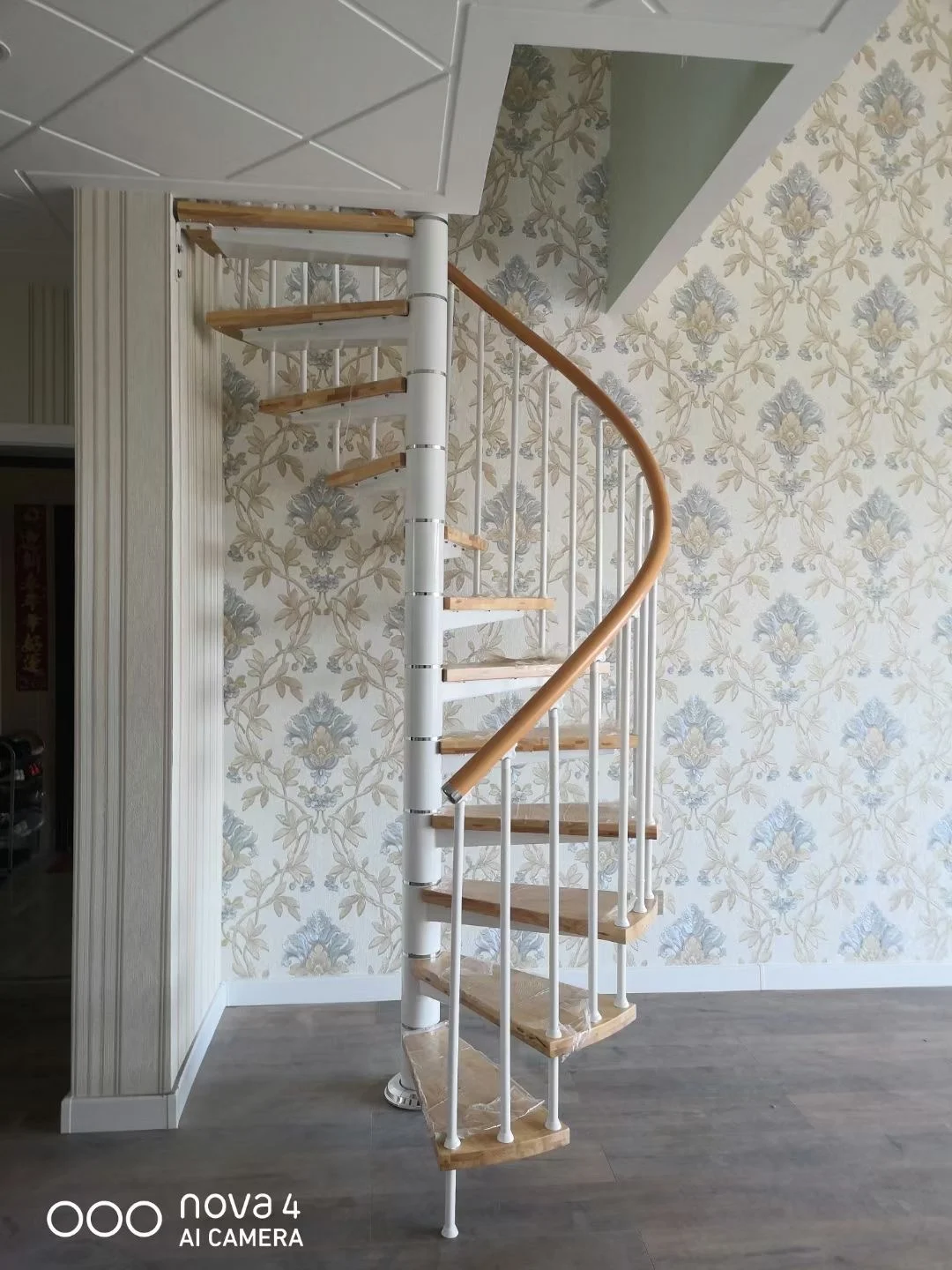 New hot selling Steel-wood Spiral Ladder Customized Selling Metal Steel Ladder Spiral Staircase Ladder