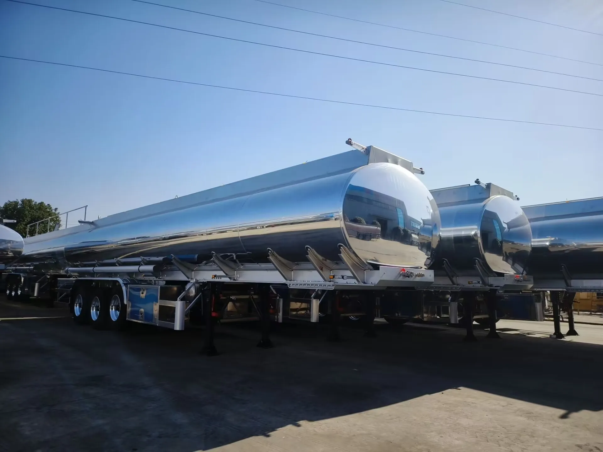 High Quality Stainless Steel Fuel Tank Semi Trailer Aluminum Alloy Oil Tanker Trailer