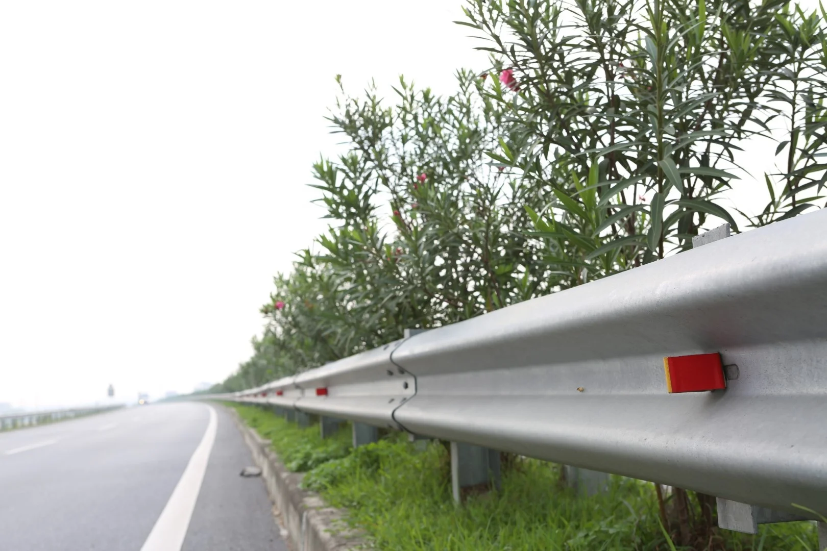 Highway Guardrail Crash Barrier Reflector High Speed W Beam