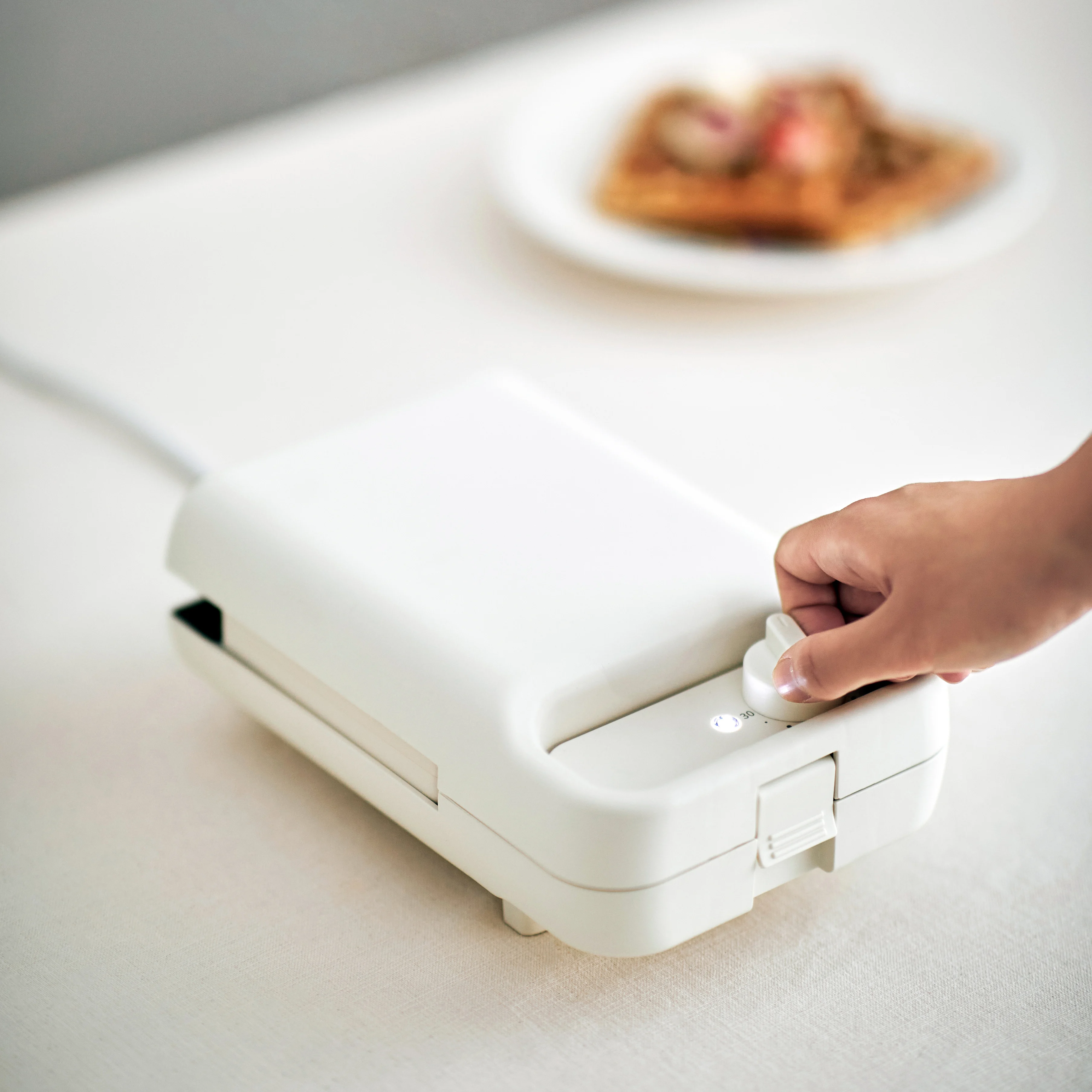 Mini Portable Sandwich Maker Breakfast Non Stick Surface Plates Small Waffle Maker Machine Multi Sandwich Maker