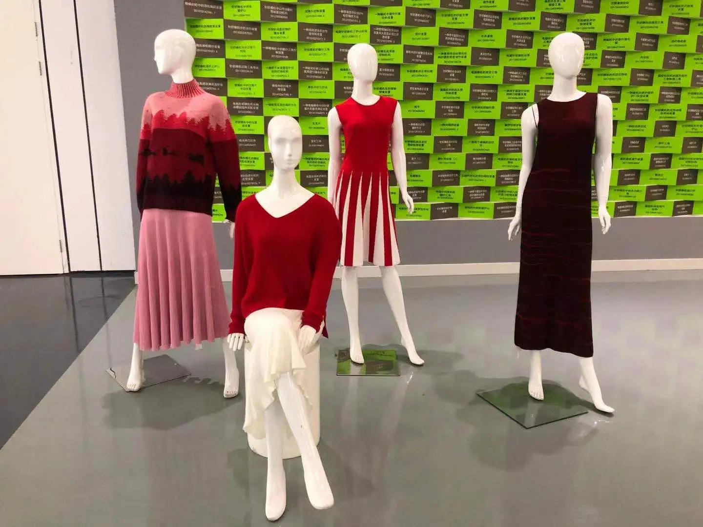 Трикотажная Машина Steiger, компьютеризированная плоская, 16 калибров, три системы, 45 дюймов