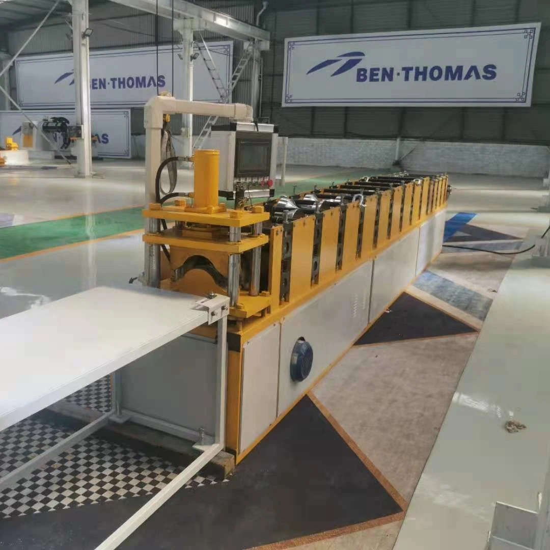 Roof ridged roll forming machine