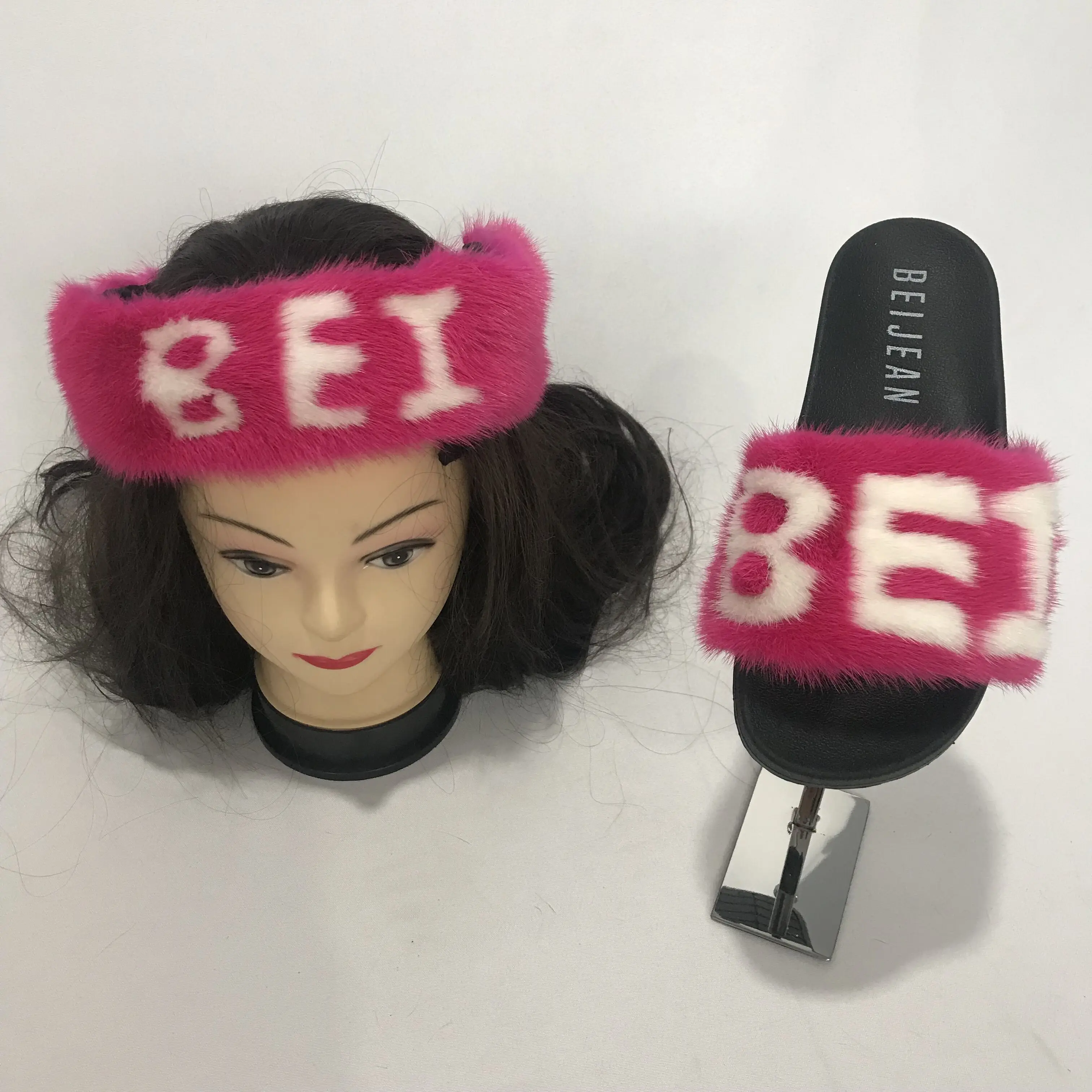 
Wholesale New Custom Logo Fashionable Mink Fur Slippers For Outdoor 