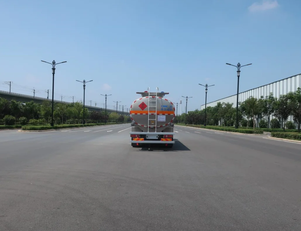 8*4 16000~20500 Liter Oil Gasoline Tanker Truck Hot Sale Transport Fuel Tank Left Drive