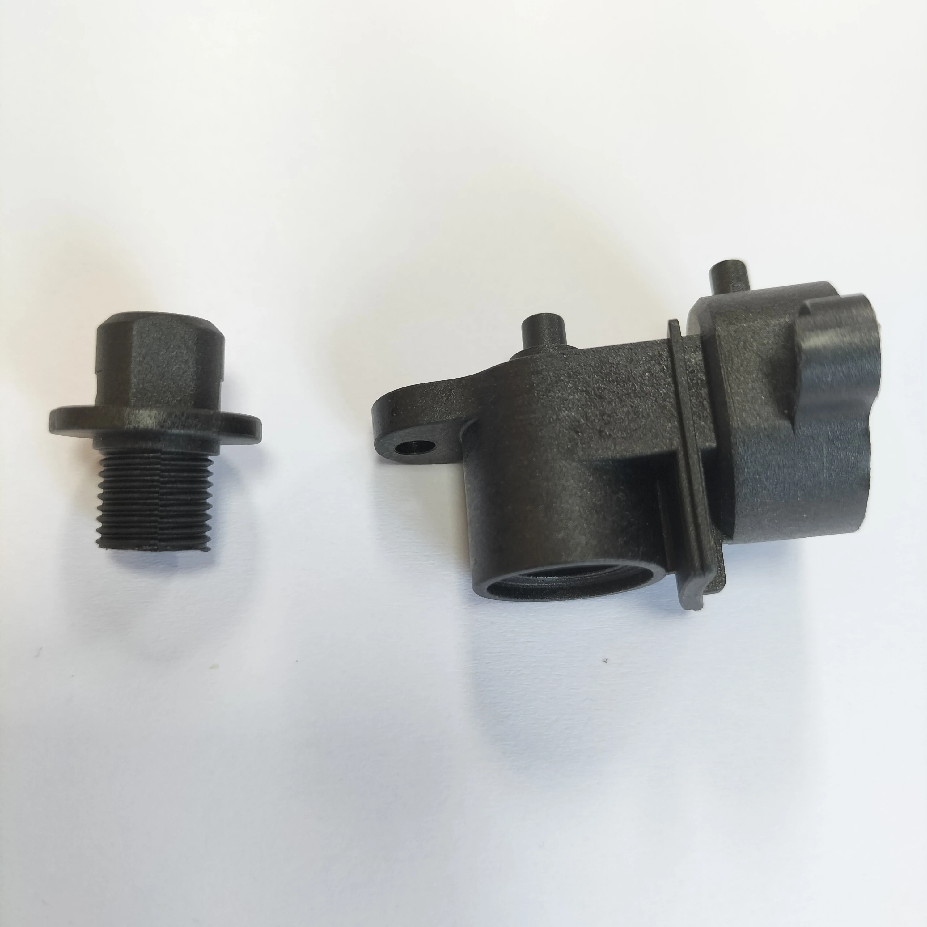 Mold design for internal and external threads