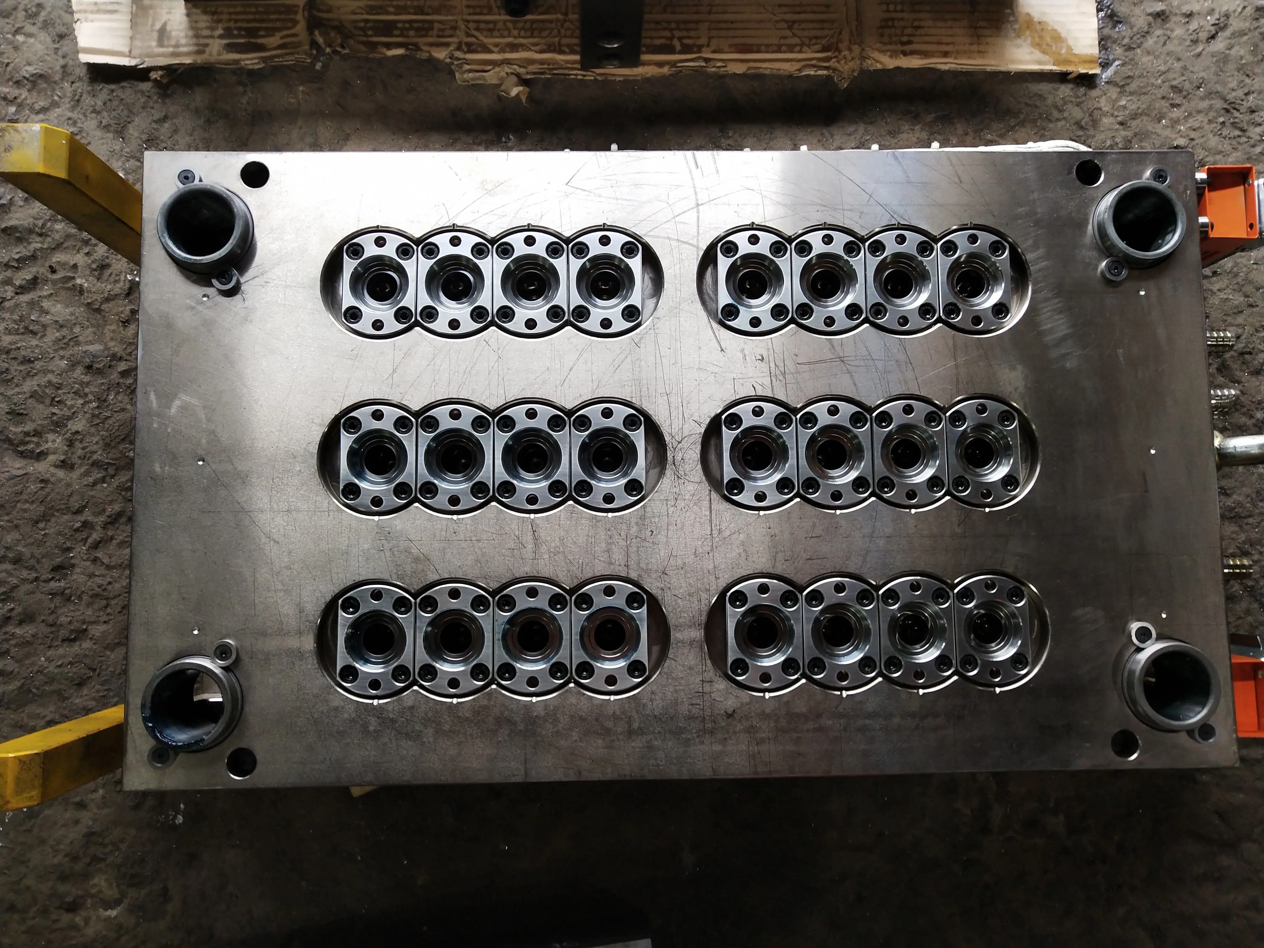 Custom plastic injection moulding preform mold maker 24cavity 4 cavity 28mm pet preform mould