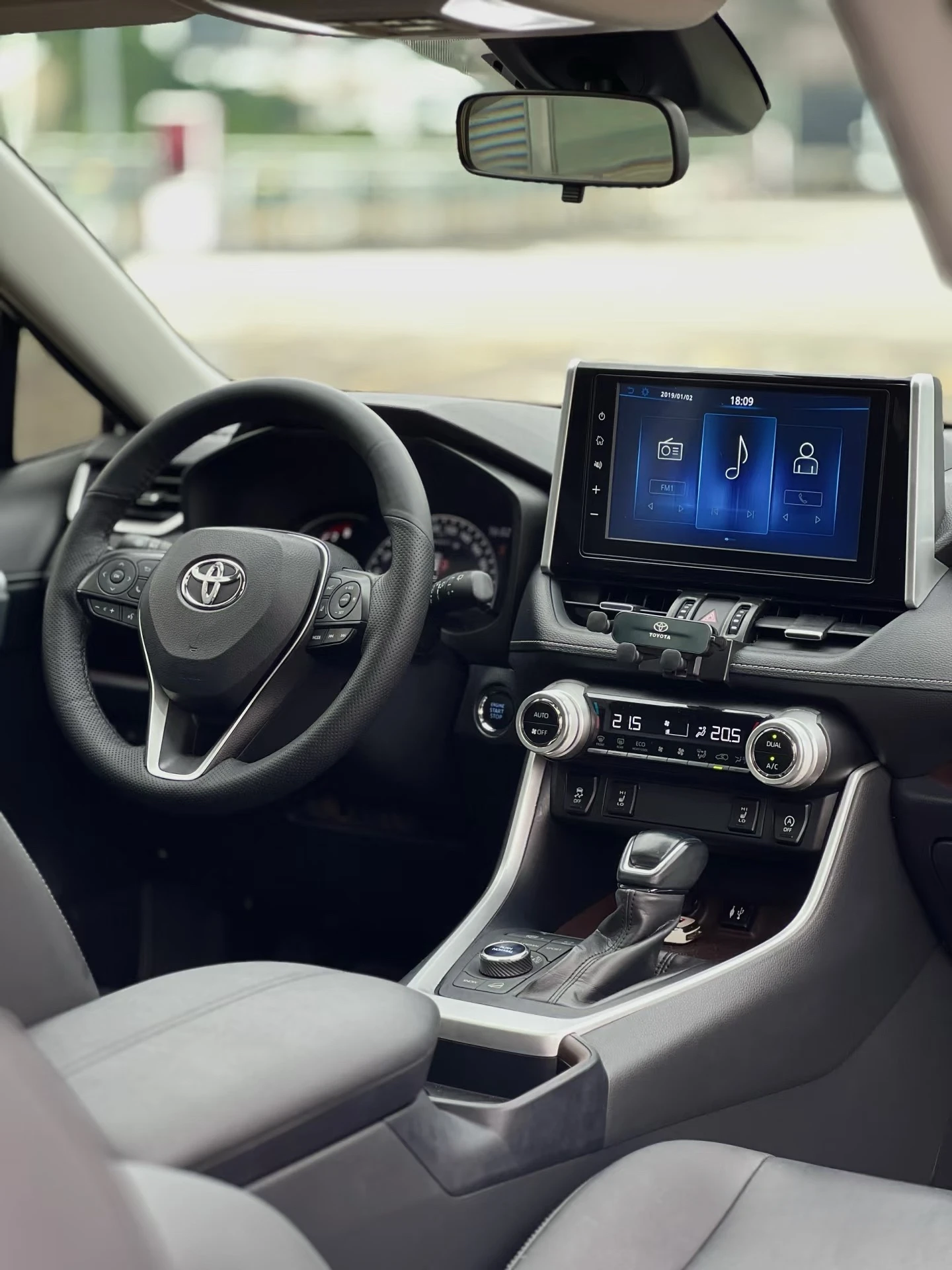 2022 Toyo-ta RAV-4 Гибридный внедорожник Быстрая доставка Новый автомобиль с кожаными сиденьями FWD 4L двигатель R18 шины 4x4 размерные электрические топливные