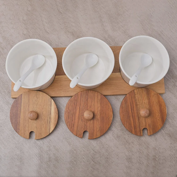 Hot sale kitchen used white ceramic spice pots seasoning pot spice jar with wood stand