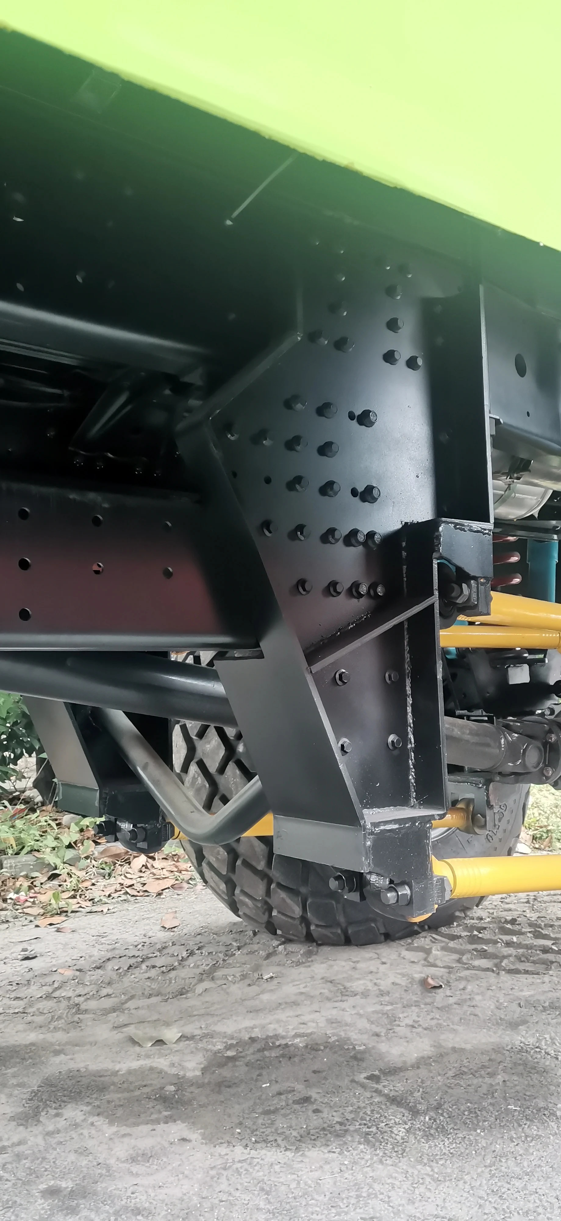 Special Offer Hot Selling 23 Seats 4X4 Desert Tourist Attraction LHD Bus with Weichai 380hp Euro III Fast 9MT on Sale