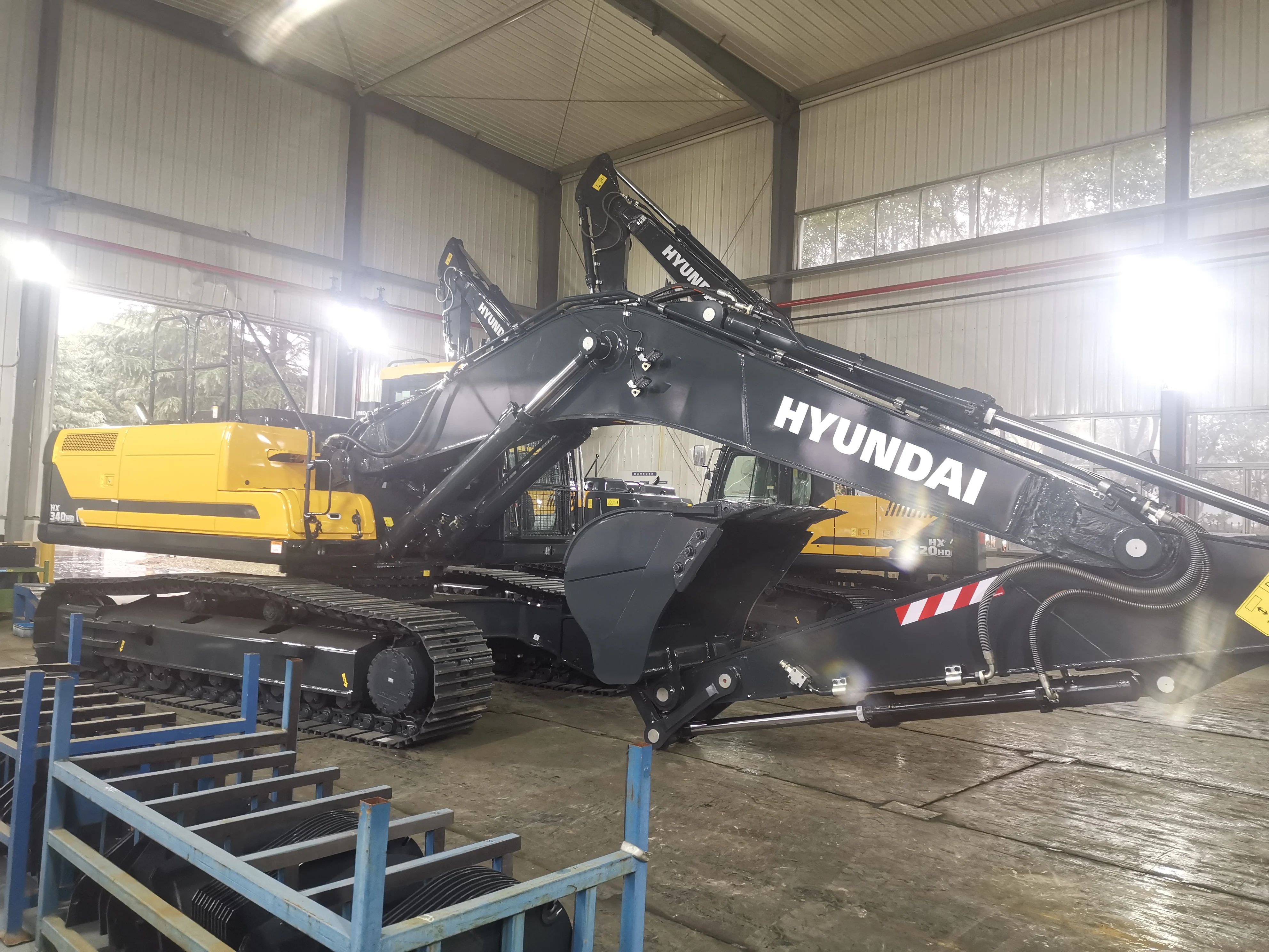 Hyundai 33 ton 34 ton HX340HD crawler excavator for sale