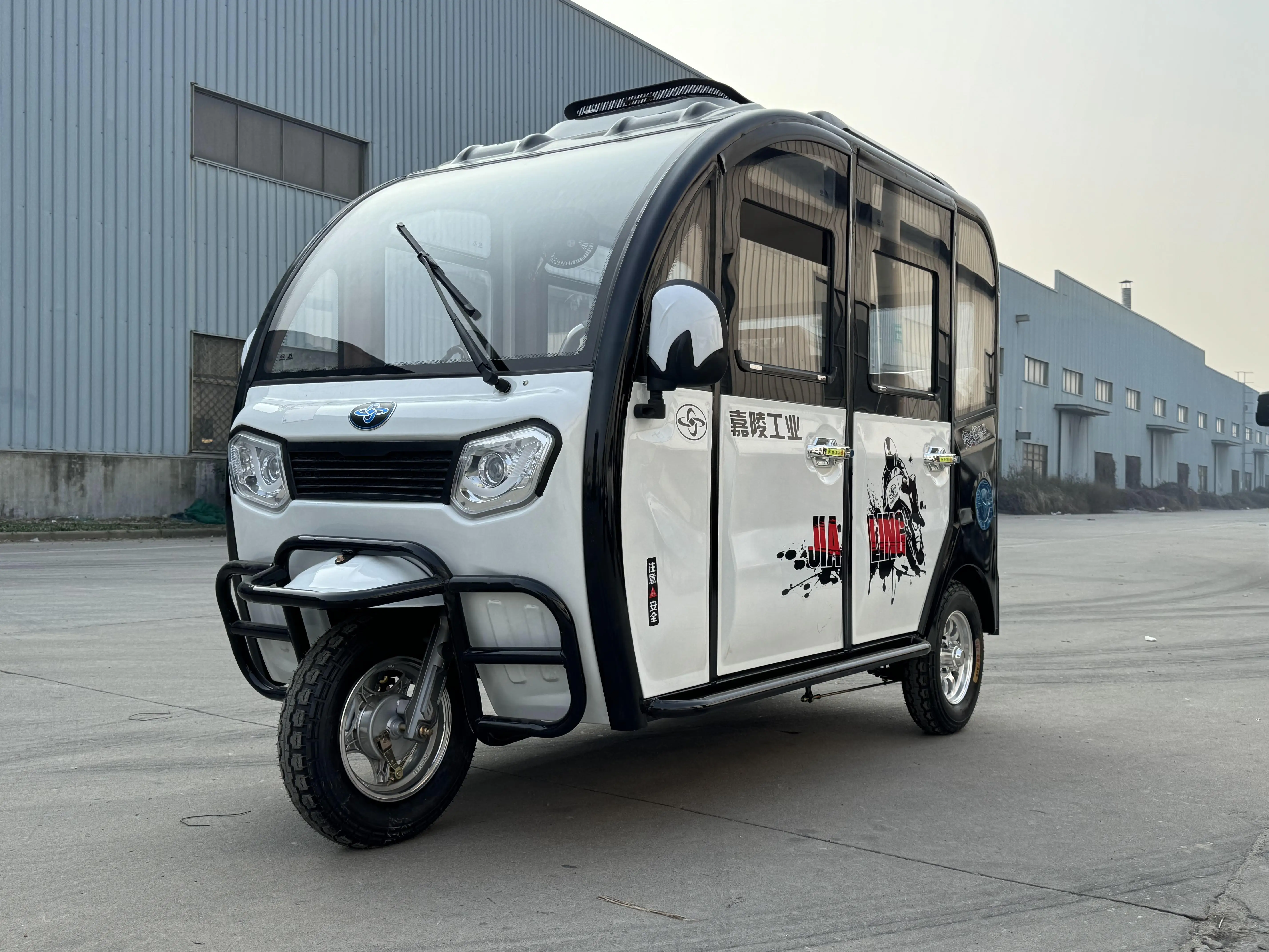 Lb-Zr5D Electric Tricycle Closed Cabin Safe Speed Suitable With Children