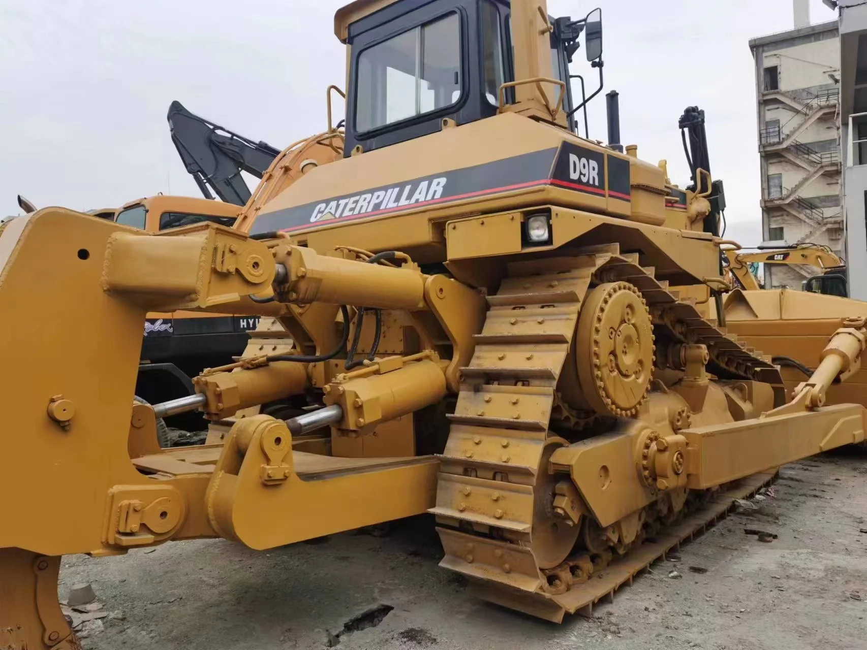 Used D9R crawler cat bulldozer cheap price  high quality Japan made