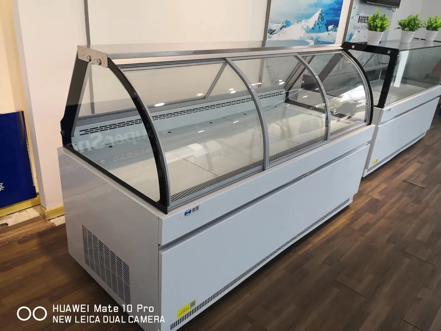 Deli display case chiller counter with freezer storage for deli and meat sale