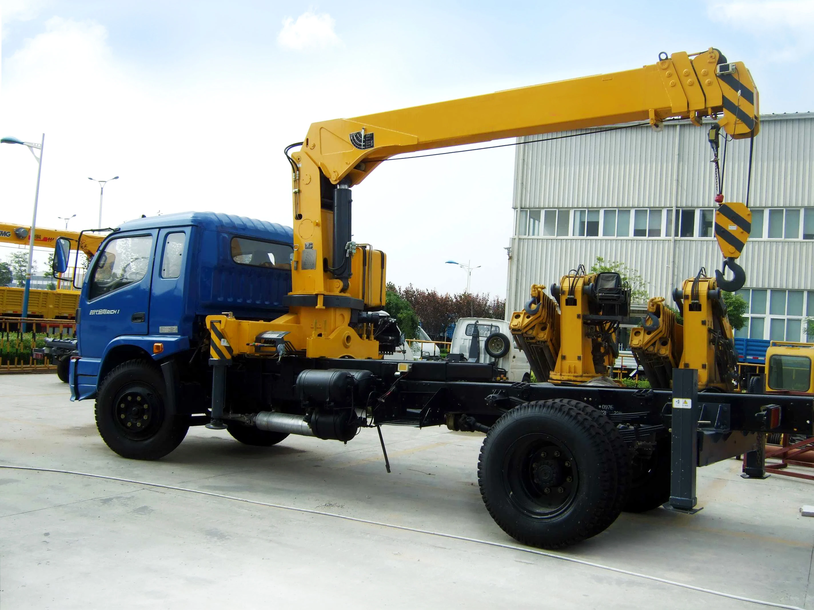 High Quality Popular SQZ350-5 14 Ton Truck Mountedf Crane with Excellent Design in Sale