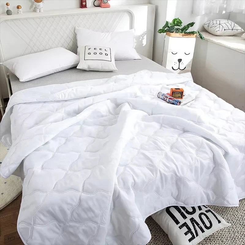White Thin Quilt Solid Color Lightweight Washable, Throw Blanket for Summer, Nap and Travel Breathable Air Conditioner Quilts