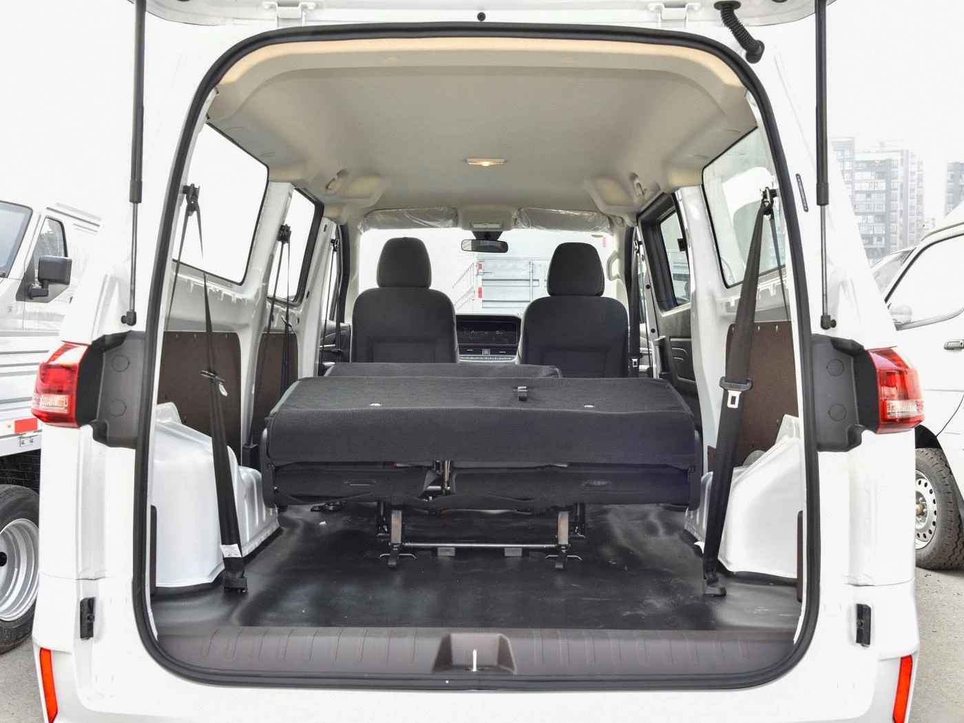 2023 Chinese brand BAW New Energy fast electric car MPV Luxury EV Car