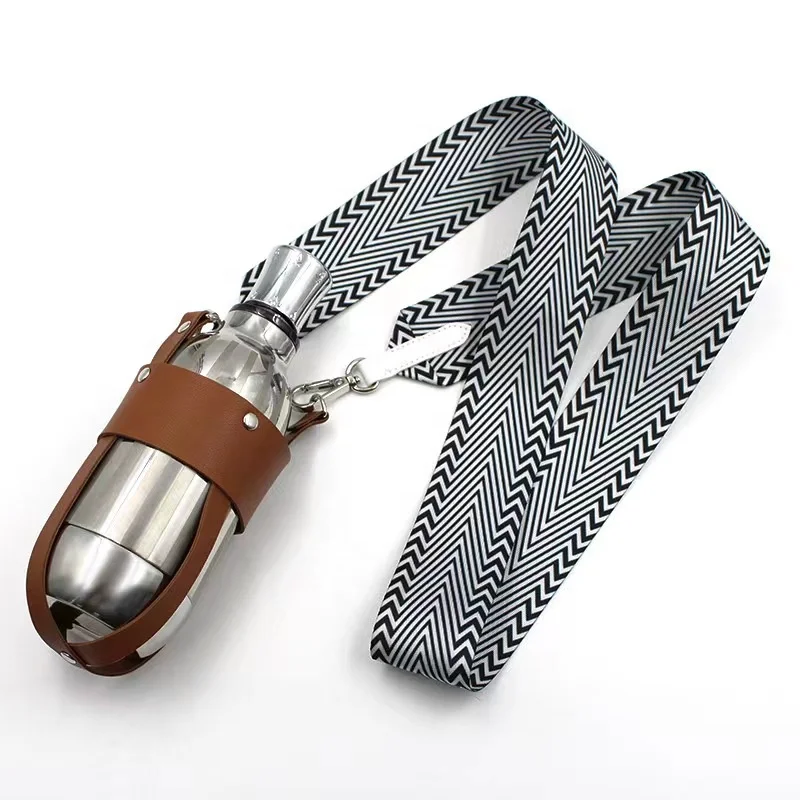 2022 Newest Adjustable Shoulder Strap Water Bottle Sleeve Factory Customized PU Leather made Water Bottle Cover