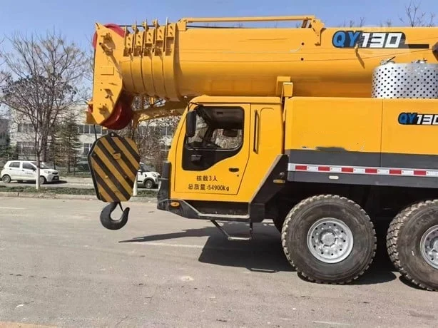Хорошо обслуживается 130-тонный тяжелый колесный мобильный кран QY130K Подержанный гидравлический вездеходный автокран для продажи
