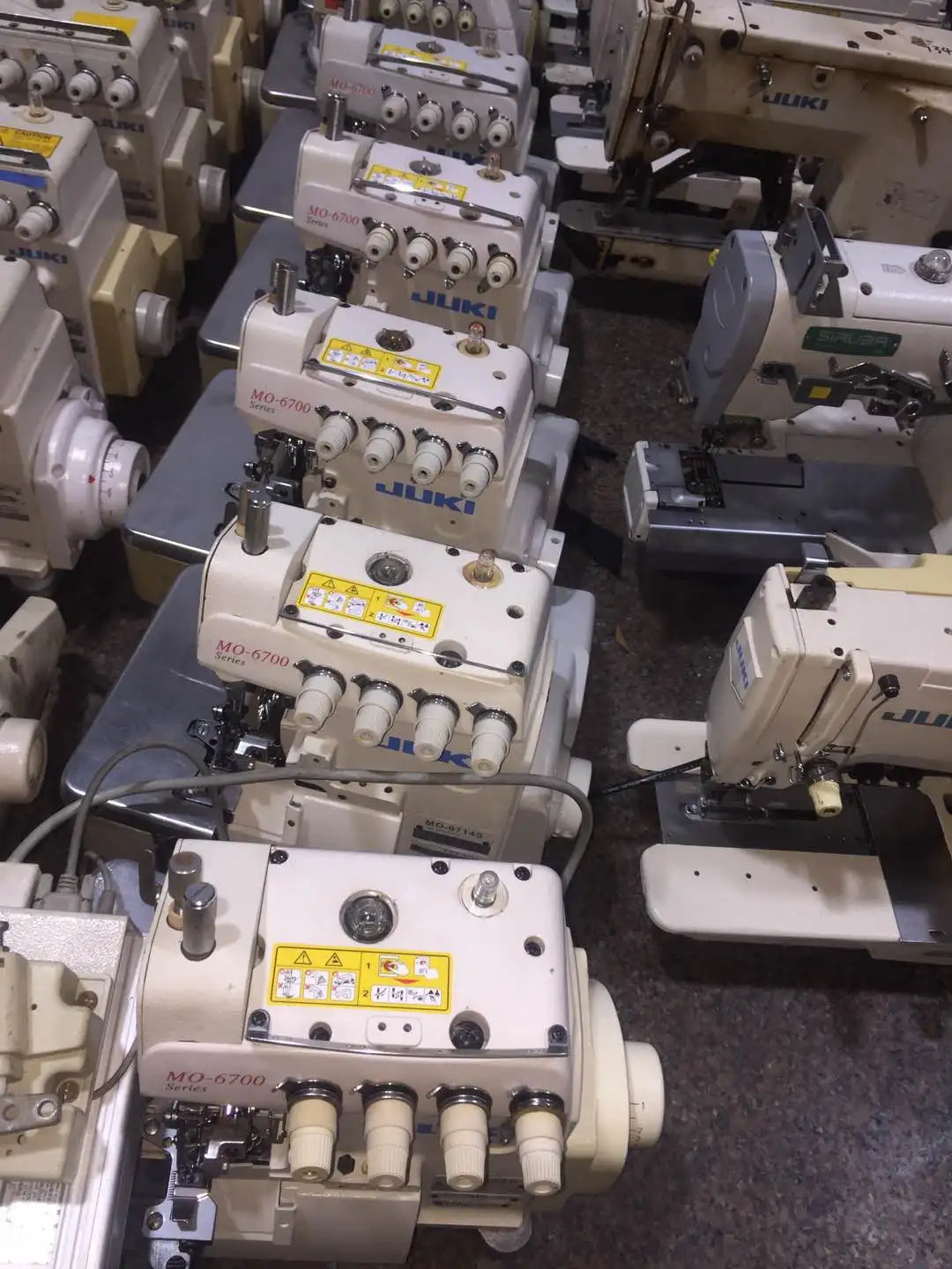 1/6 Secondhand JUKI Overlock 6714 Four Threads Direct Drive Overlock Sewing Machines