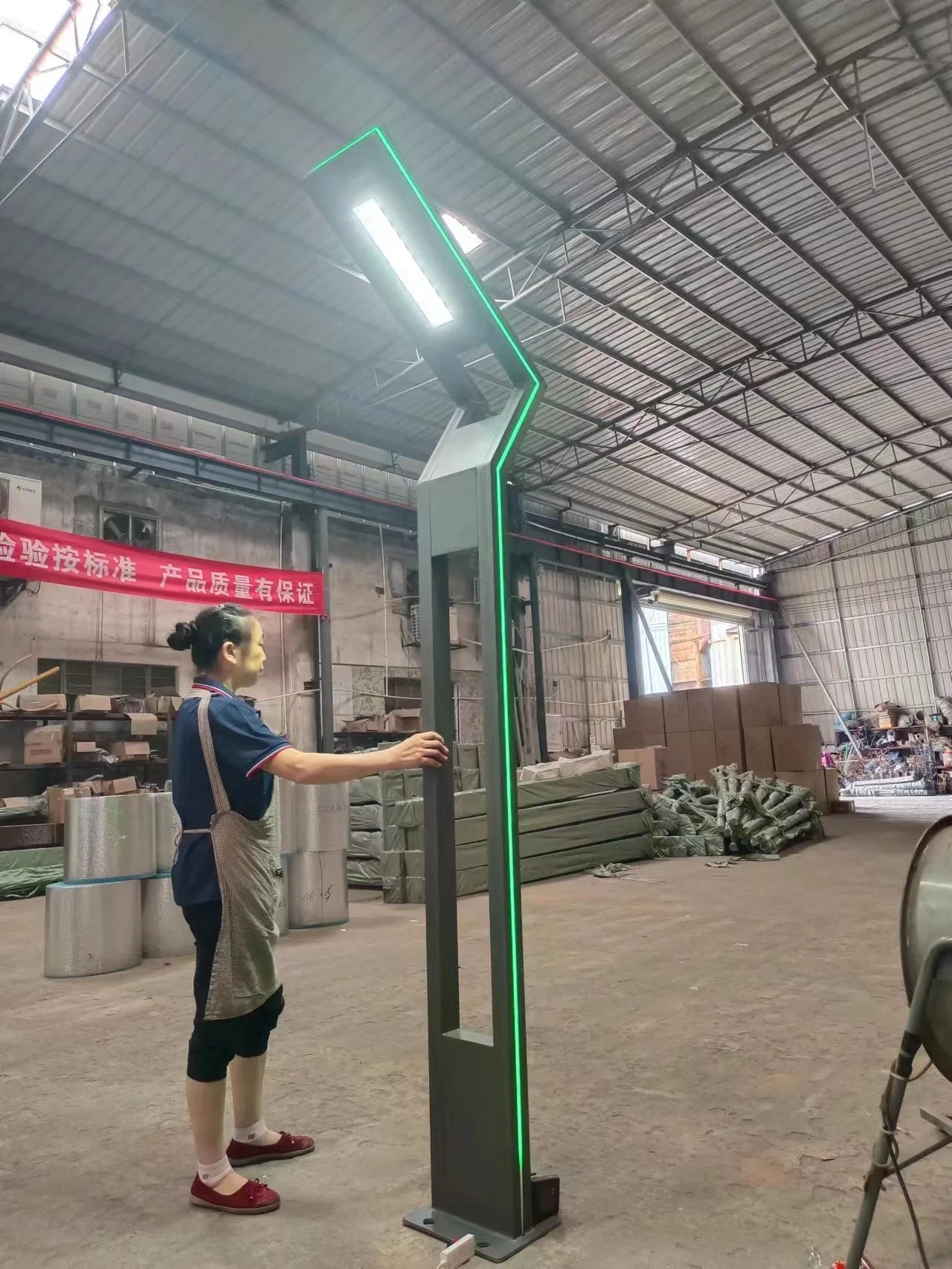 Wholesale of outdoor aluminum landscape lights in factories LED poles park communities, streets, waterproof modern garden lights