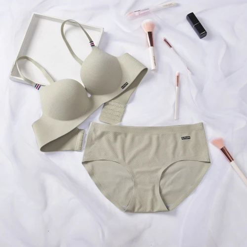 32 Size One Piece Small Thick A B Cup Push Up Girls Seamless Wireless Bralette Comfortable Brassiere Female Bra For