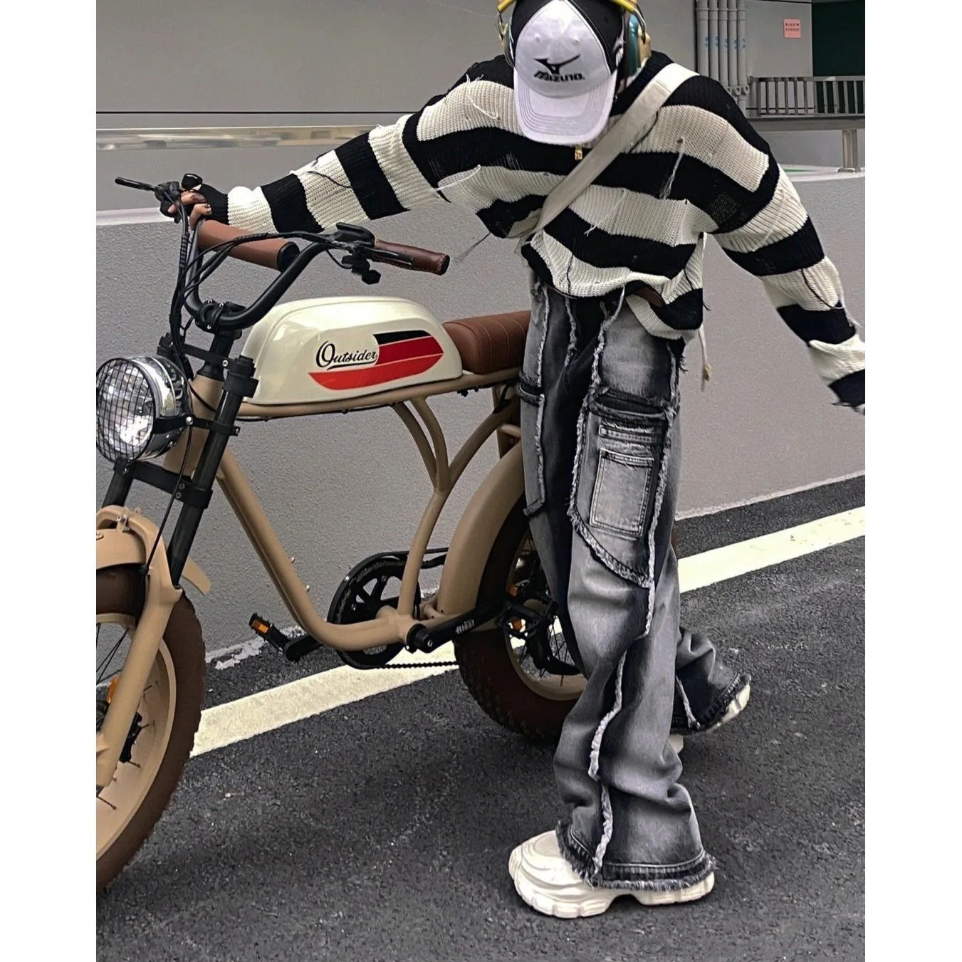 Manufacturer blue black raw edge middle white side black customized denim jeans