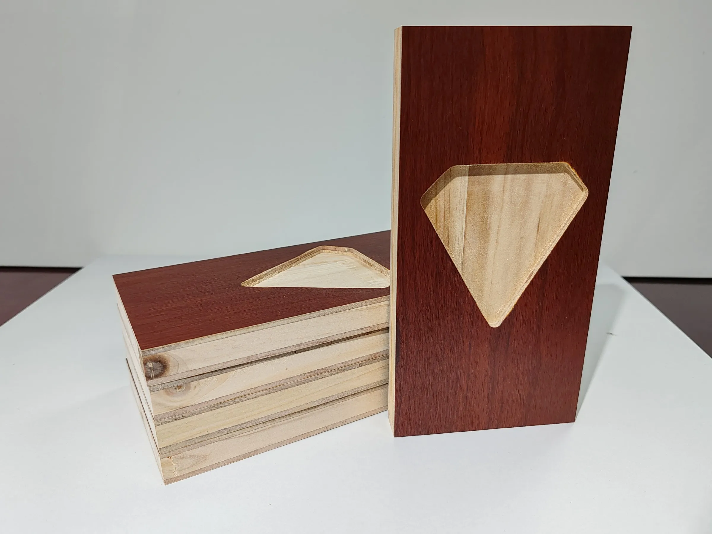 Wholesale Pine Wood Factory Hot Selling Construction Cedar Sawn Wood 2x4 Clear Pine Lumber