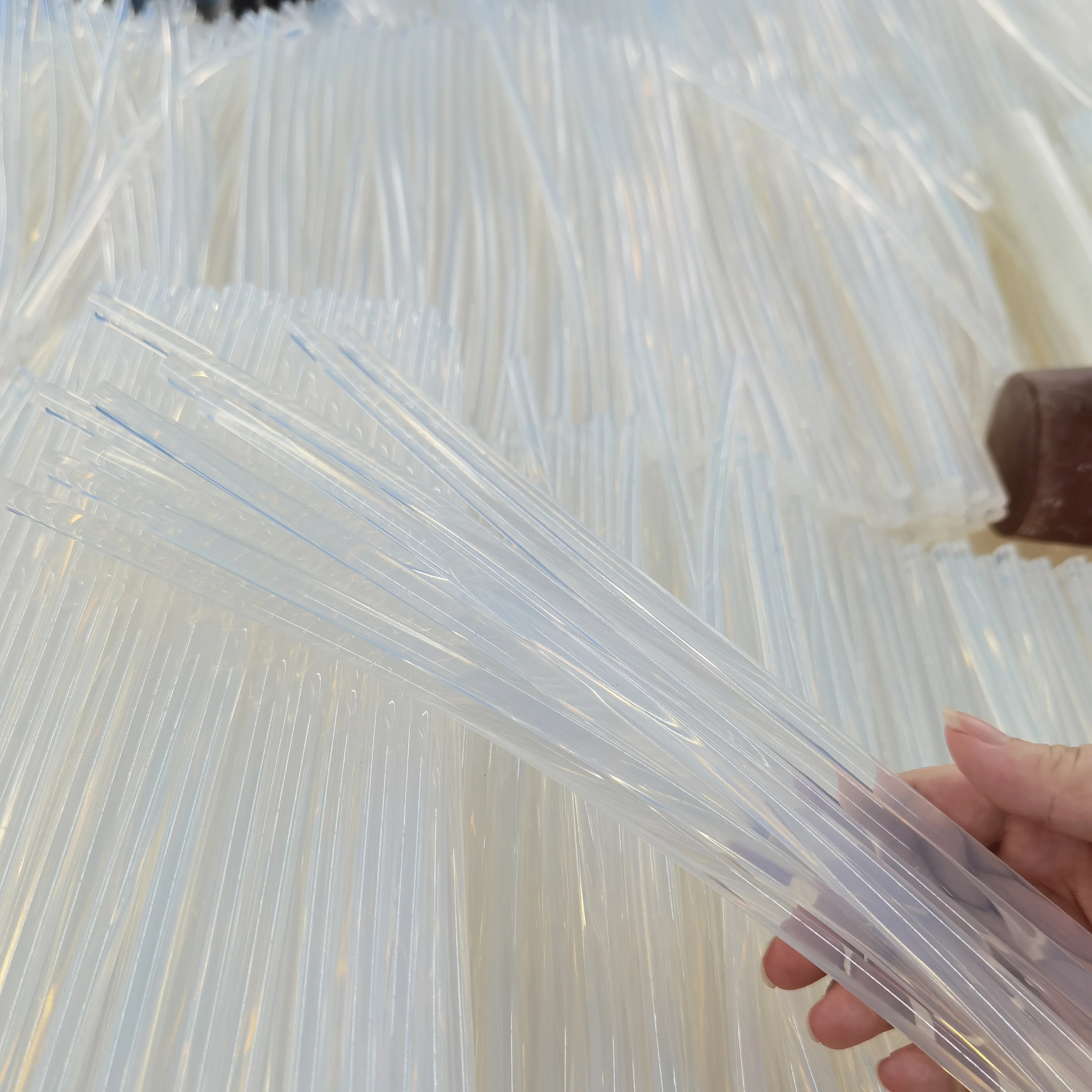 High temperature resistant, high viscosity hot melt glue sticks for carton  student diy 11*200mm