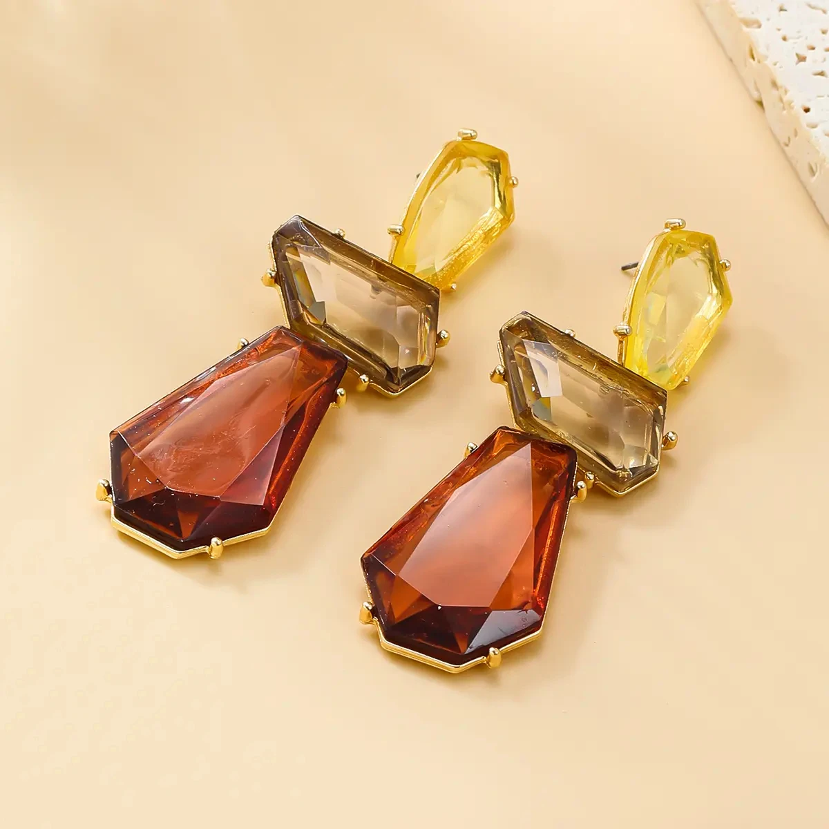 2024 Fashion Jewelry Winter New Plate Earrings Exaggerate European Multilayer Geometric Acetic Irregular Resin Clear Earrings