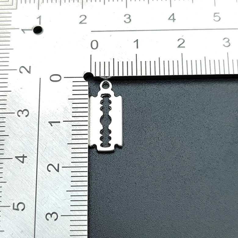 16*8mm DIY jewelry accessories personalized pendant mini retro zinc alloy small razor blade charms for necklace bracelet making