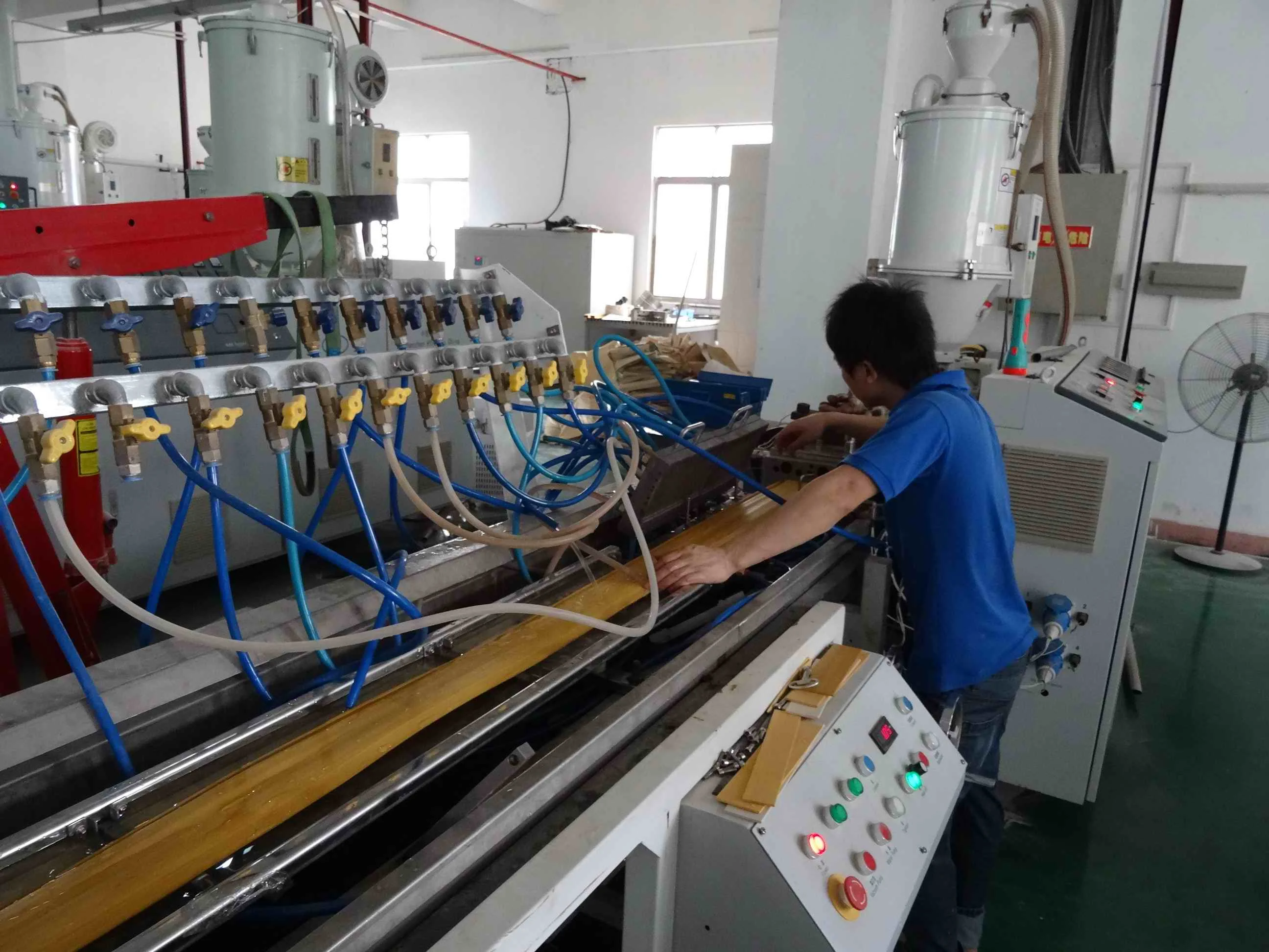 pvc wood veneer surface board production line PVC-WPC decorative great wall panel ceiling board production line