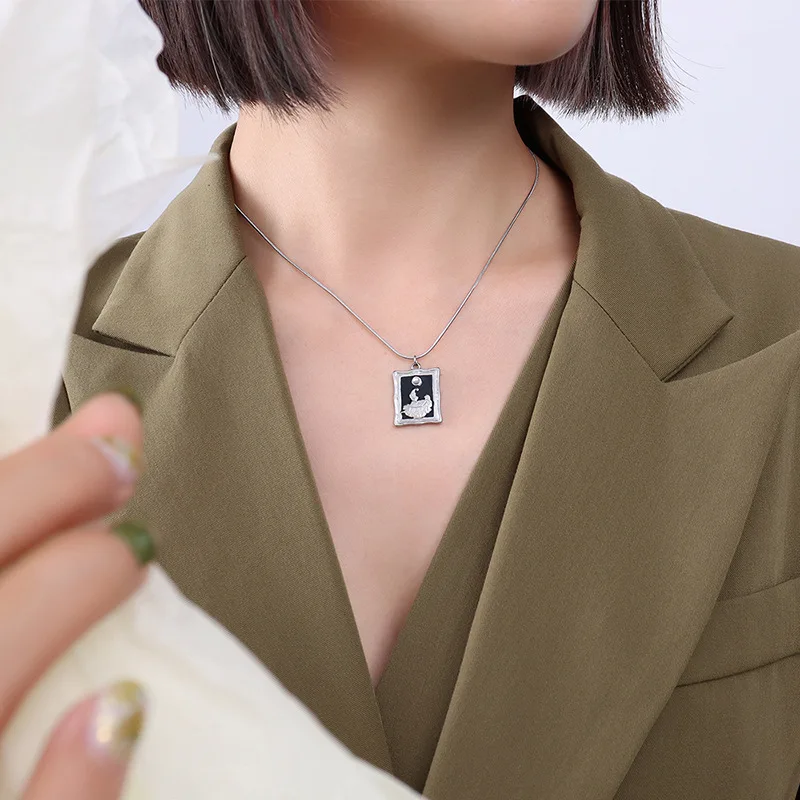Retro Photo Frame Pendant Imitation Pearl Design Necklace Titanium Steel Plated 18 Color Gold Necklace