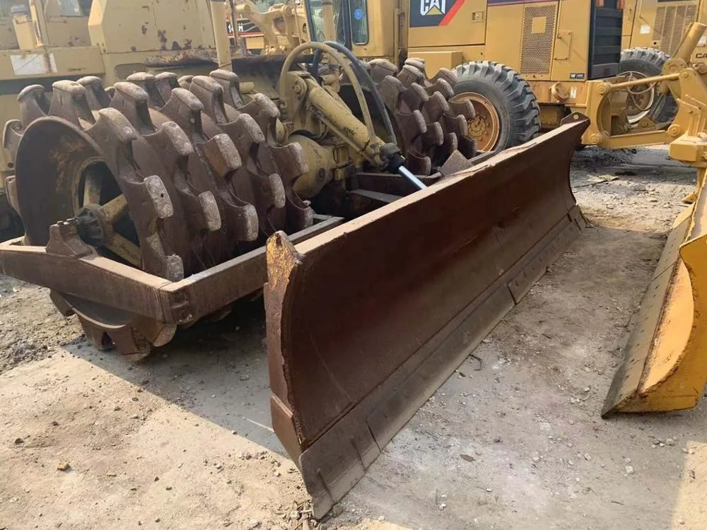 
Used CAT 815 Compactor 
