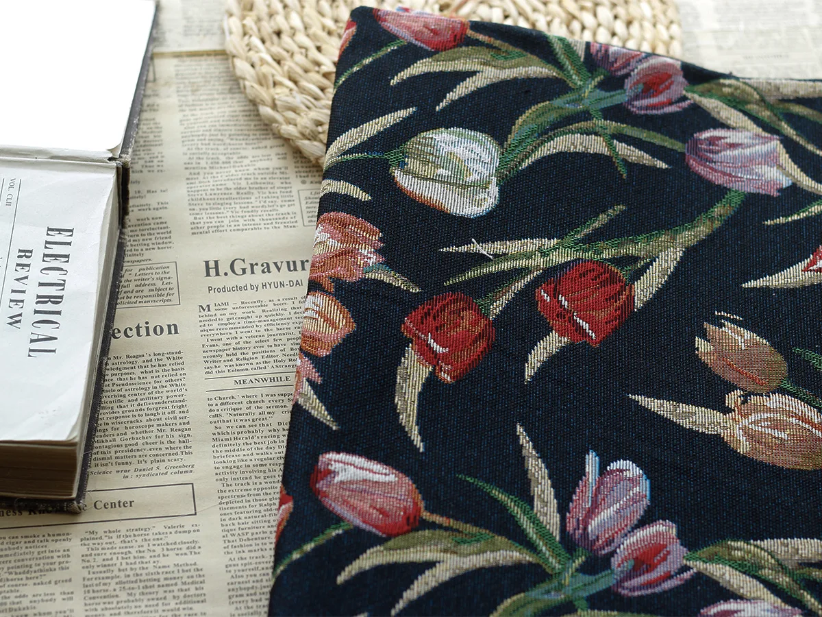 2022 Europe Vintage Red Floral Rose Design Sofa Upholstery Dress Fabric Polyester Brocade Woven Jacquard Fabric