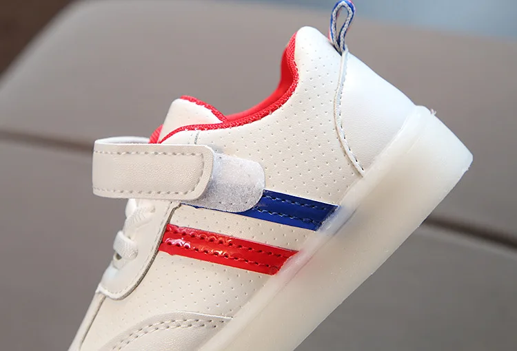 
Wholesale Children Luminous Shoes Boys Girls Stripe Sport Running Shoes Baby Lights Fashion Sneakers Toddler Kids LED Sneakers 